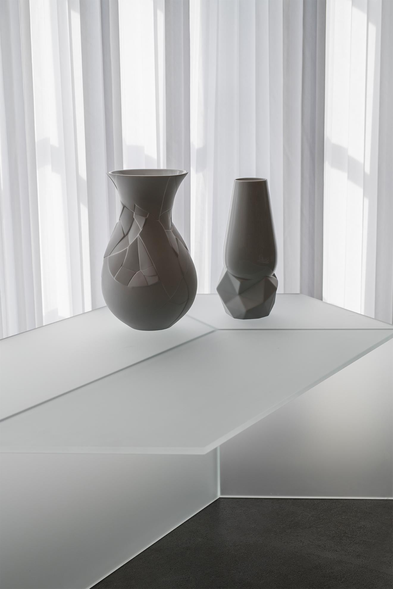 Table basse Isom oblong 105 cm en verre satiné blanc, Sebastian Scherer Neo/Craft Neuf - En vente à Berlin, DE