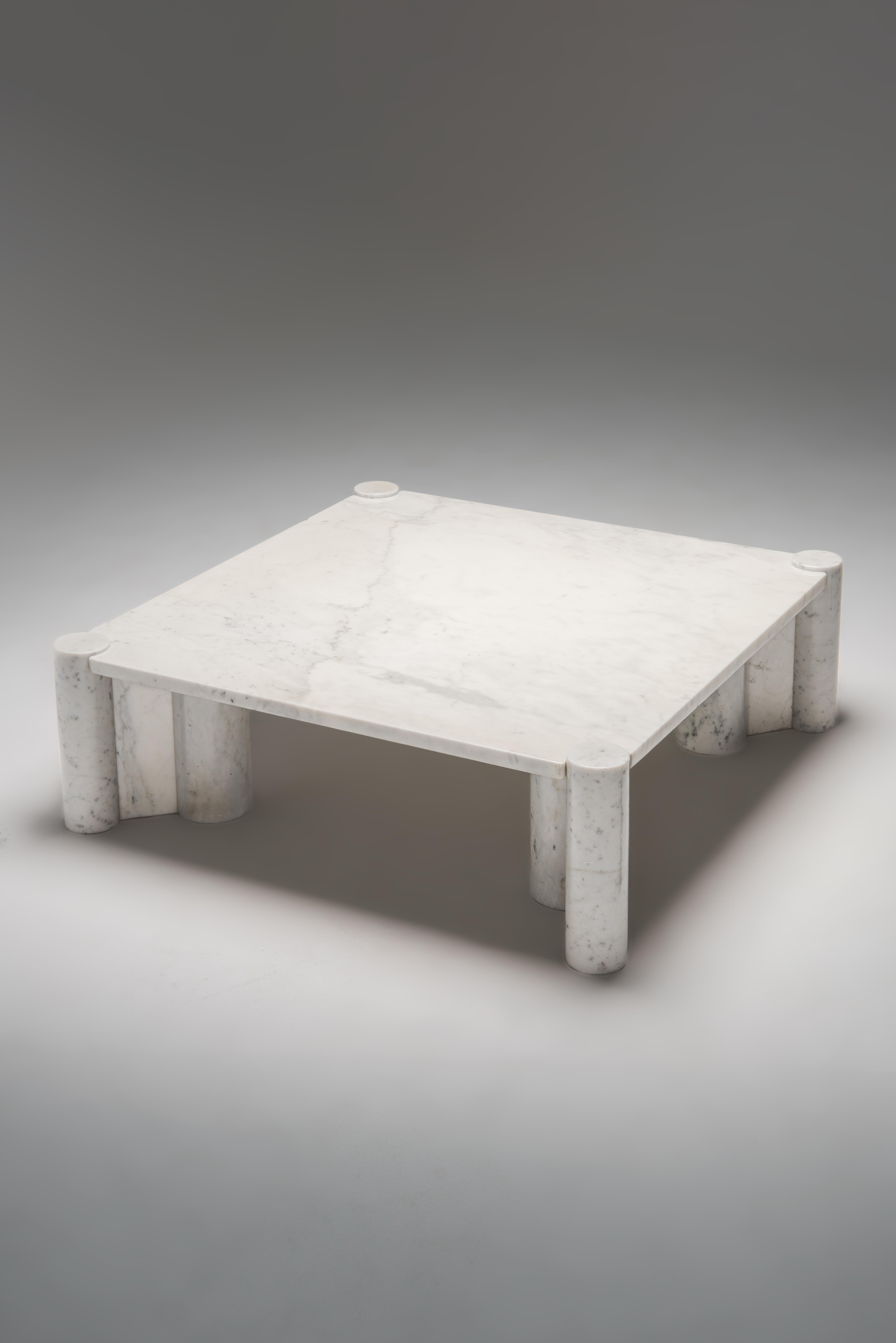 The Jumbo coffee table was originally designed by Gea Aulenti in 1965.  However, it was not until 1968 that she first collaborated with Knoll on two showroom designs - Boston (1968) and 745 Fifth Avenue in New York (1970). In 1972 Knoll introduced