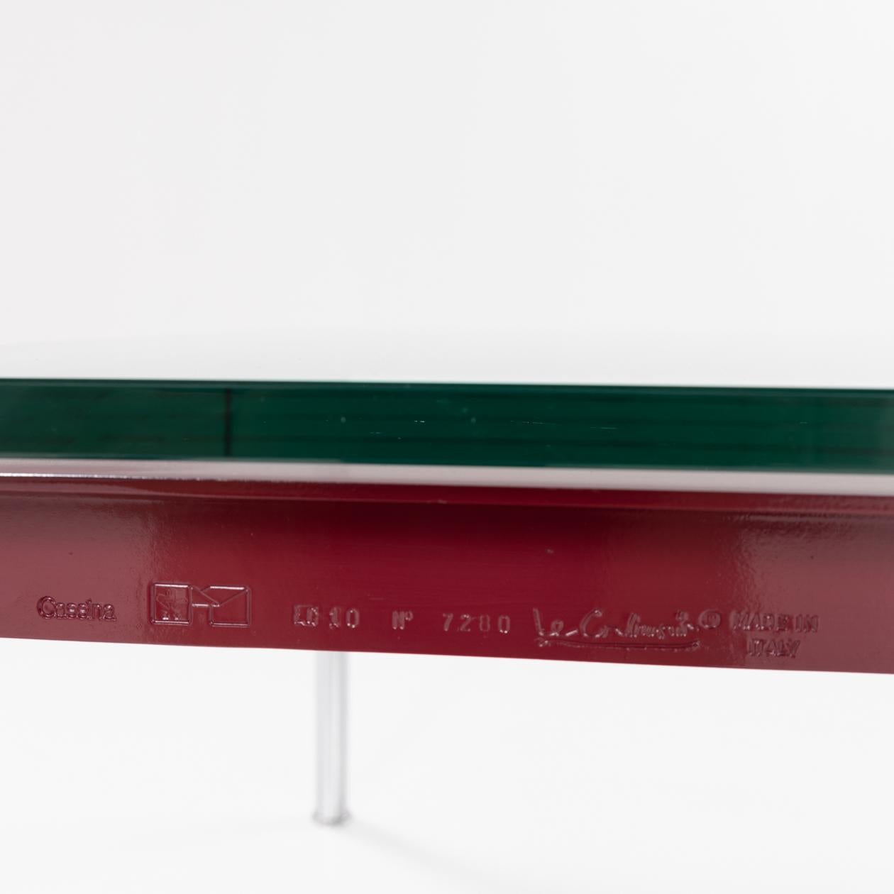 Patiné Table basse LC 10 par Le Corbusier en vente