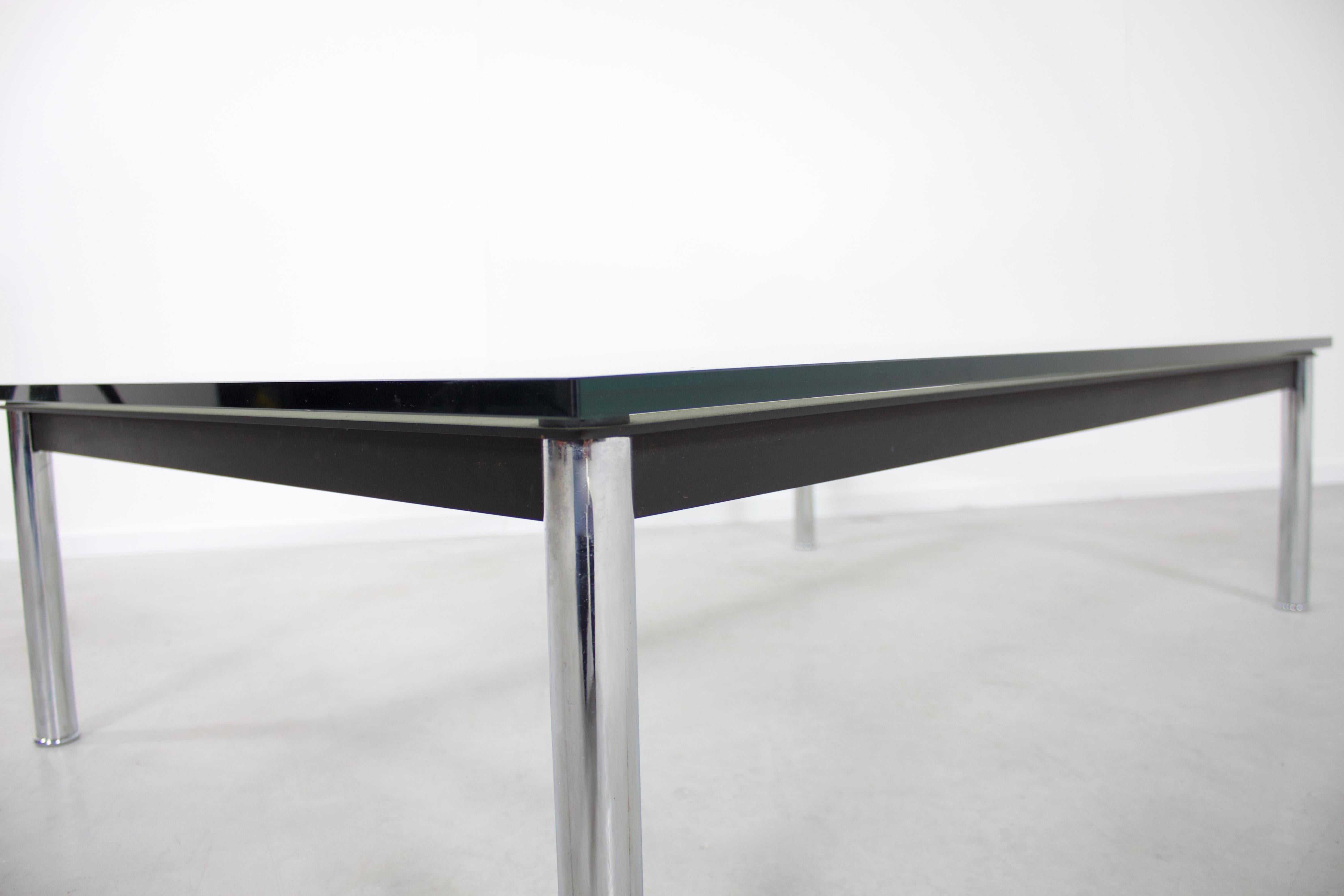 lc10 coffee table