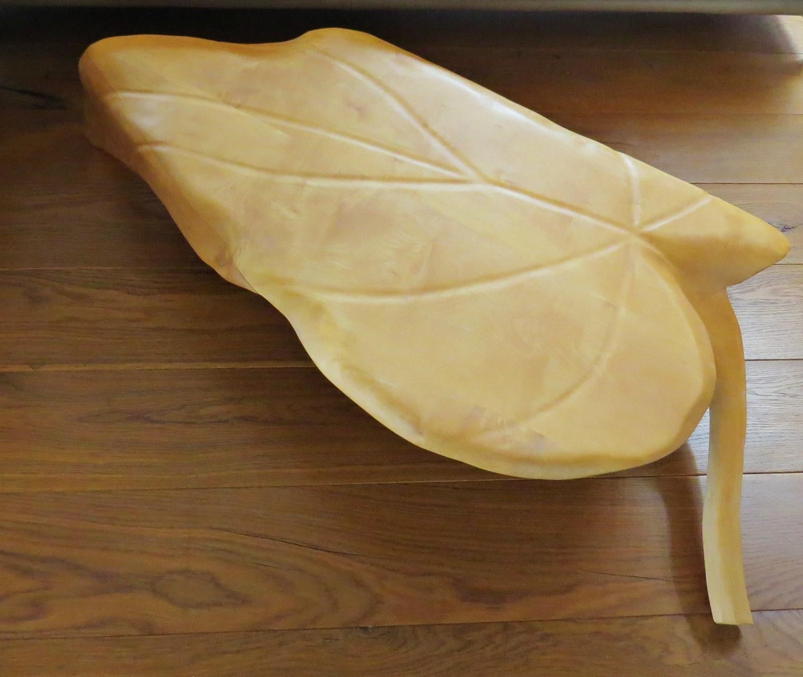 Mesa de centro, forma de hoja, arce macizo con forma orgánica en venta 1