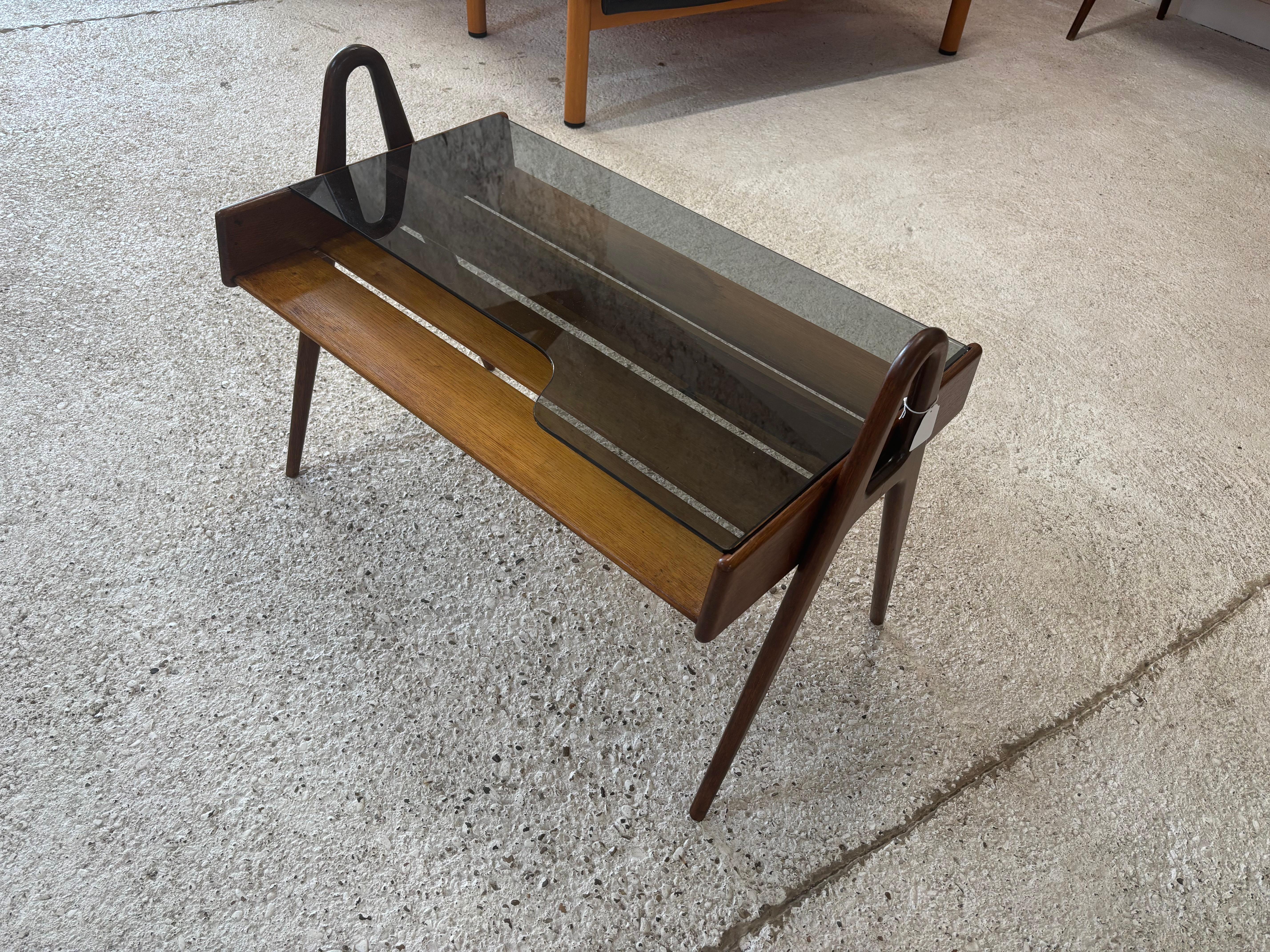 
Raro tavolino moderno di metà secolo di Louis Paolozzi - anni '50

Uno splendido e raro tavolino moderno della metà del secolo scorso, disegnato da Louis Paolozzi negli anni '50. Questo pezzo elegante presenta una scultorea struttura in legno