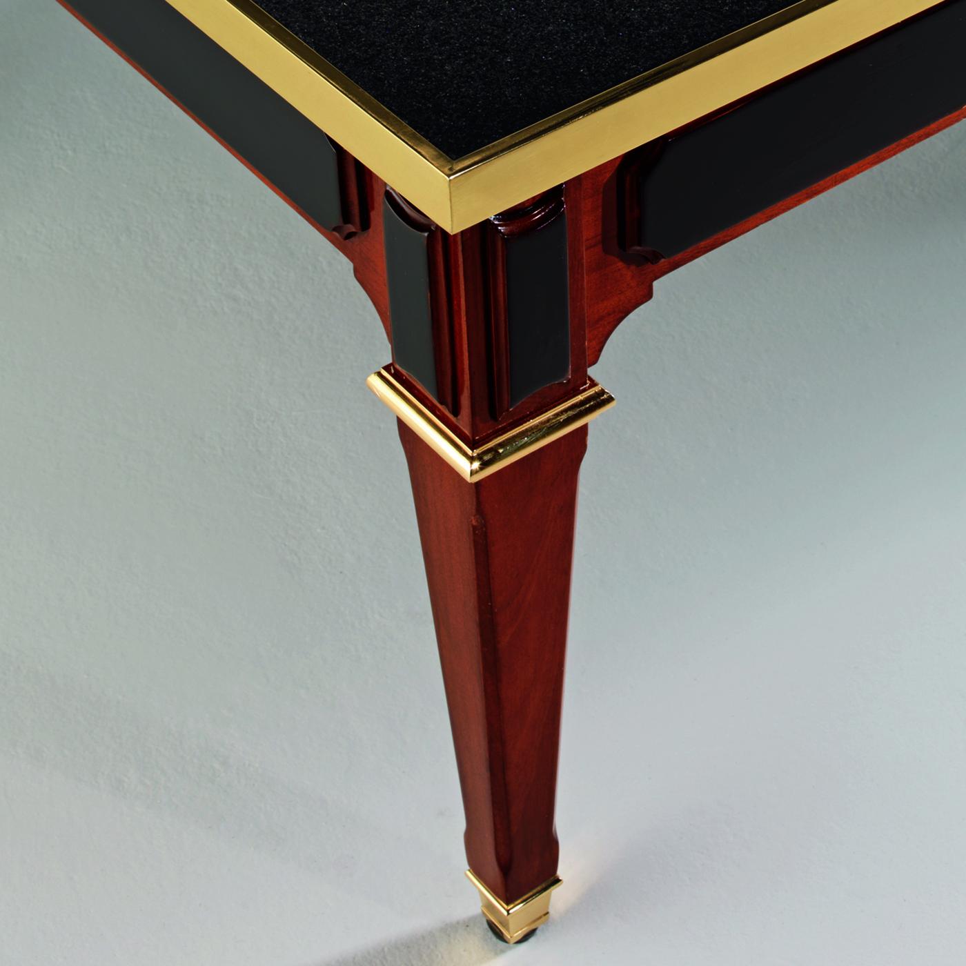 Small table Louis XVI, top with granite absolute black cm. 2 with entire brass profile. Available also with wooden top.







