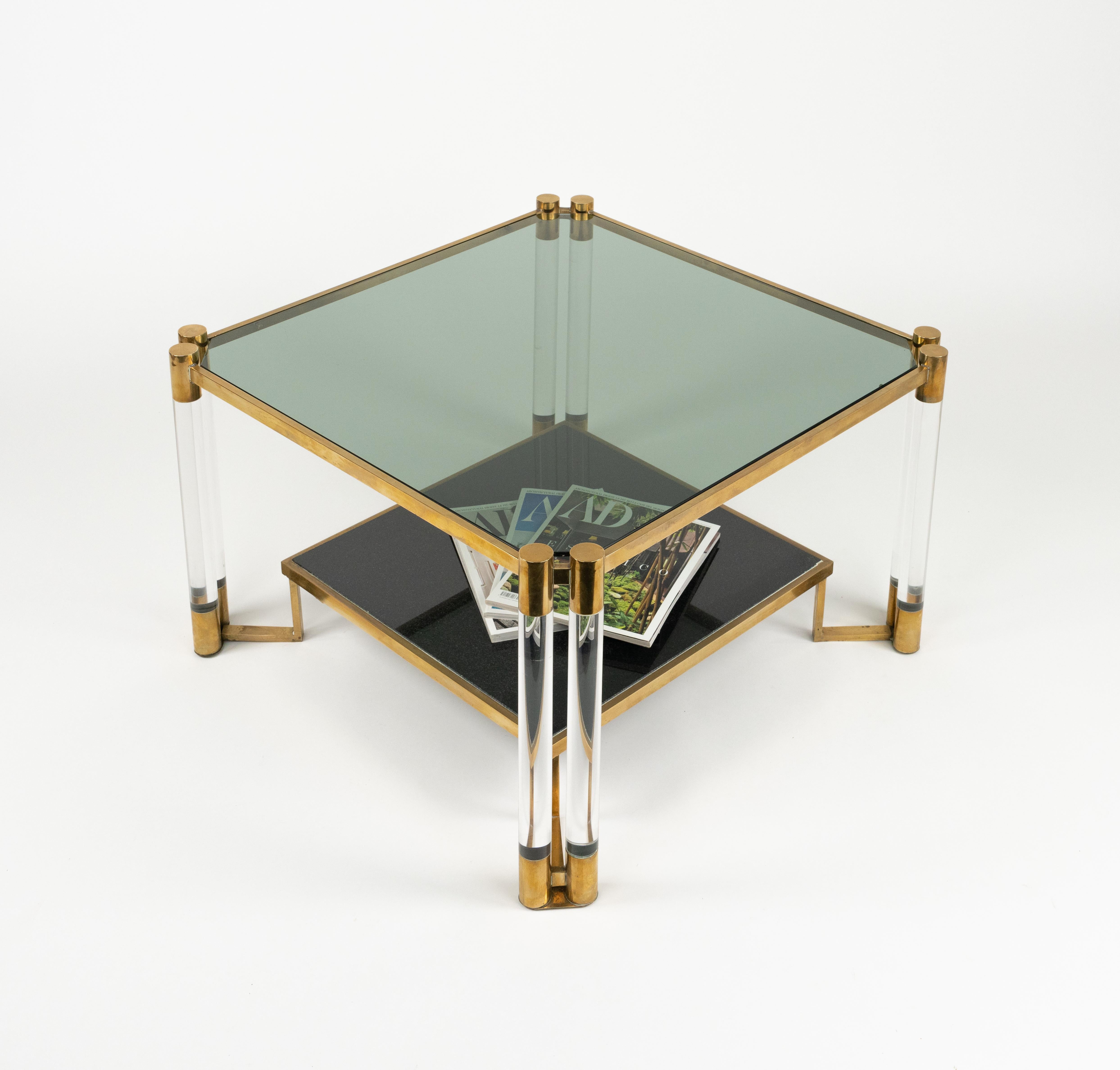 Fin du 20e siècle Table basse en lucite, laiton, céramique et verre fumé Style Charles Hollis Jones en vente