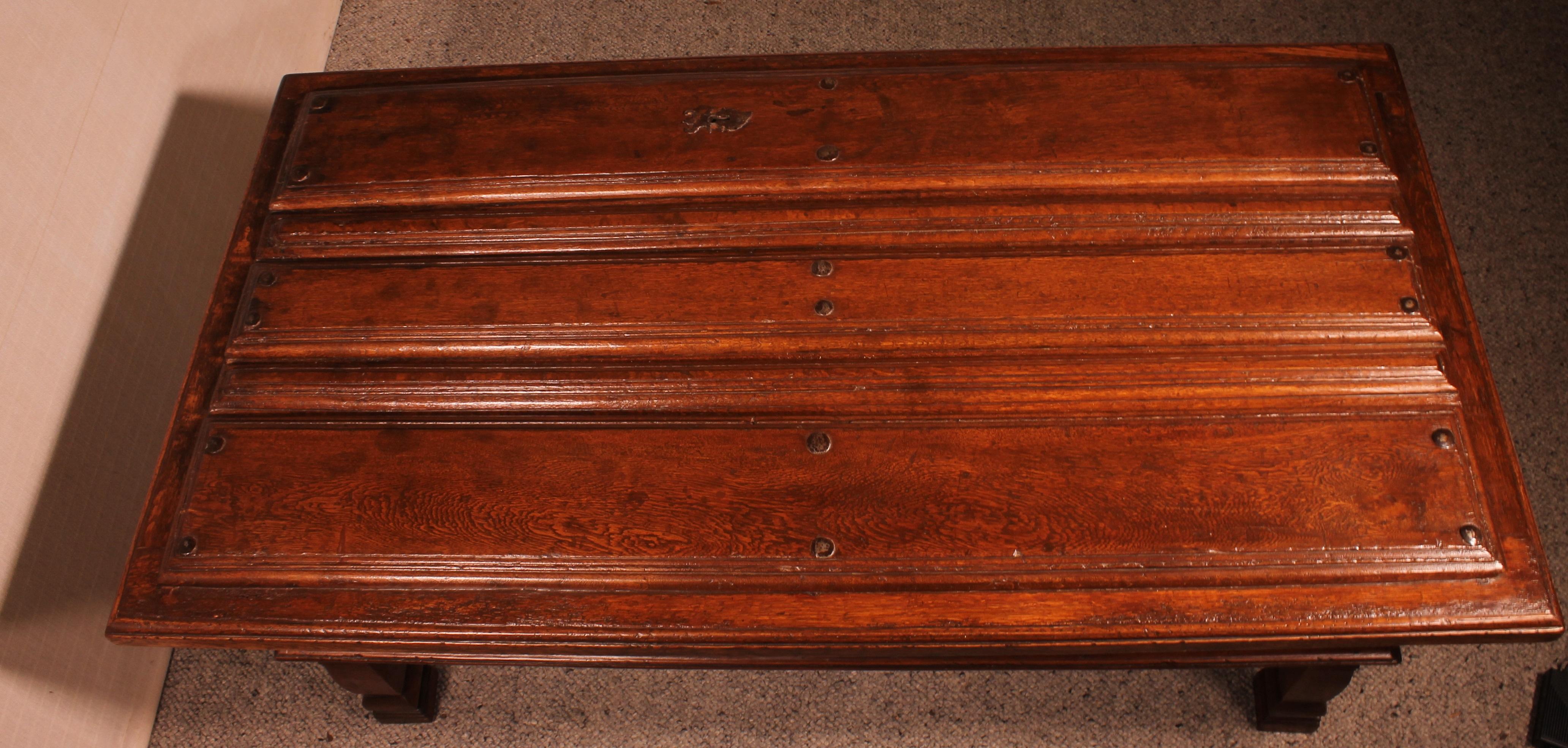Coffee Table Made with an Old 17th Century Spanish Door in Chestnut For Sale 3