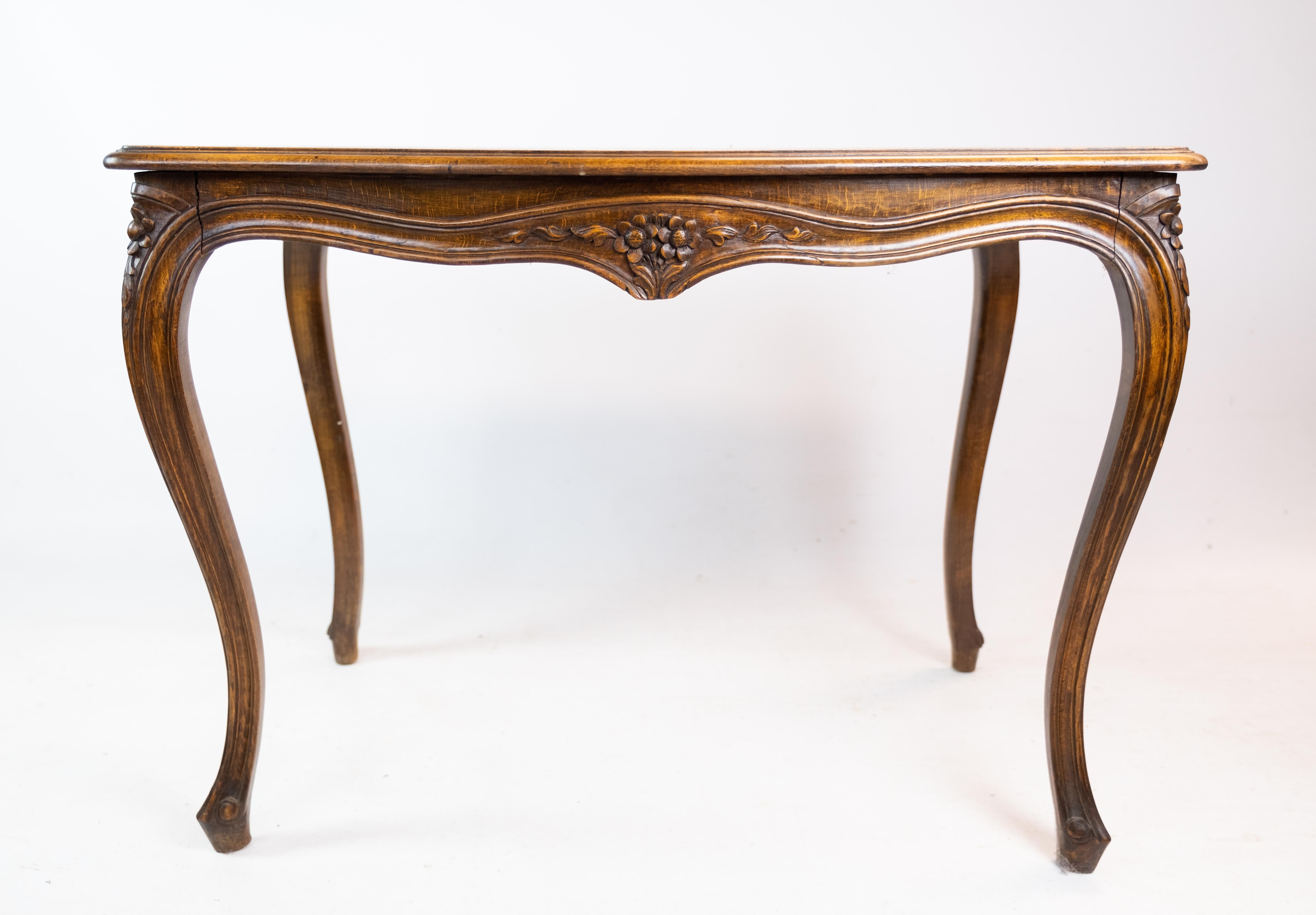Antique mahogany coffee table with carvings from around the 1880s. Will be repaired & refinished before possible sale.

This product will be inspected thoroughly at our professional workshop by our educated employees, who assure the product