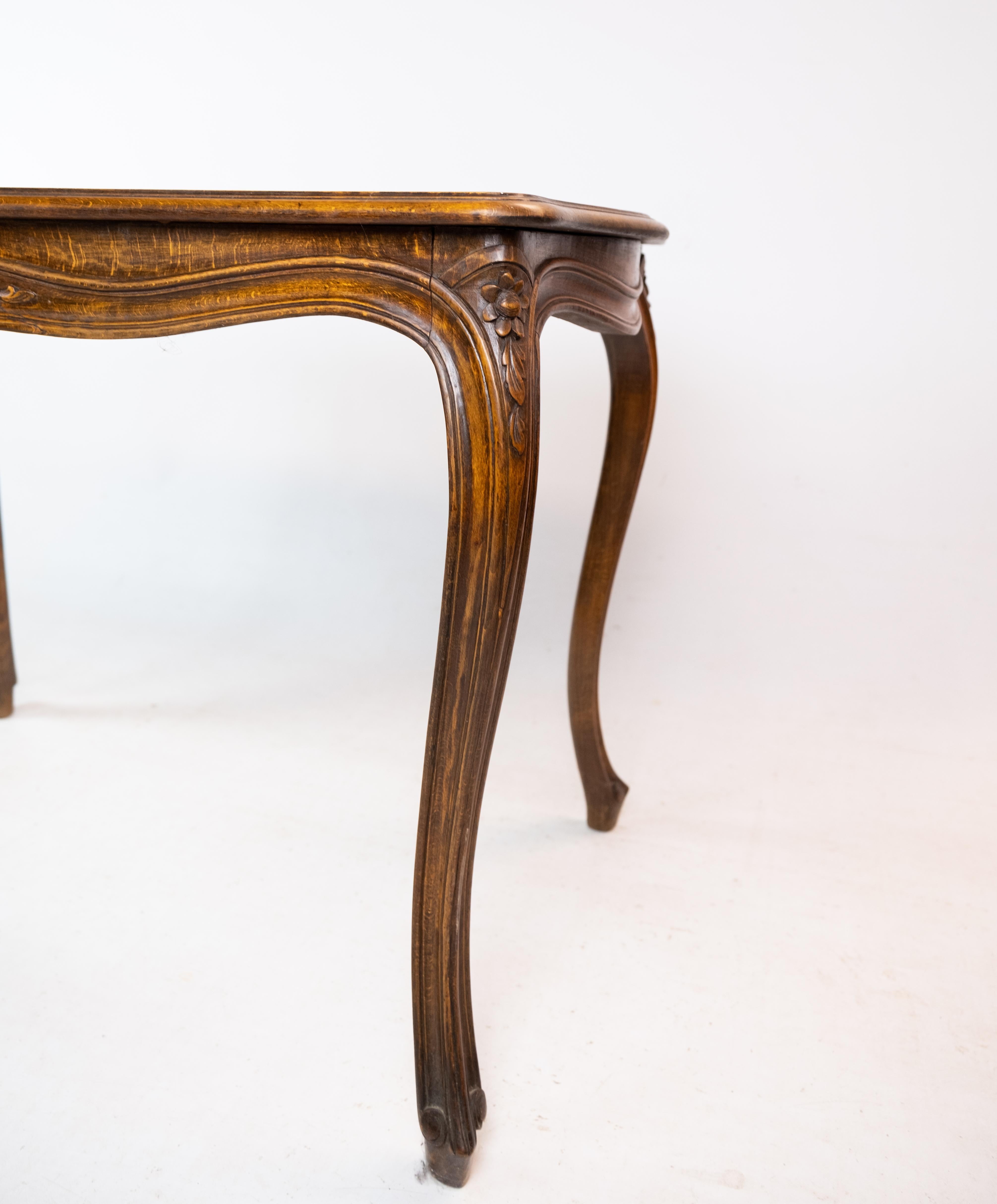 Couchtisch aus Mahagoni mit Schnitzereien aus den 1880er Jahren (Handgeschnitzt) im Angebot