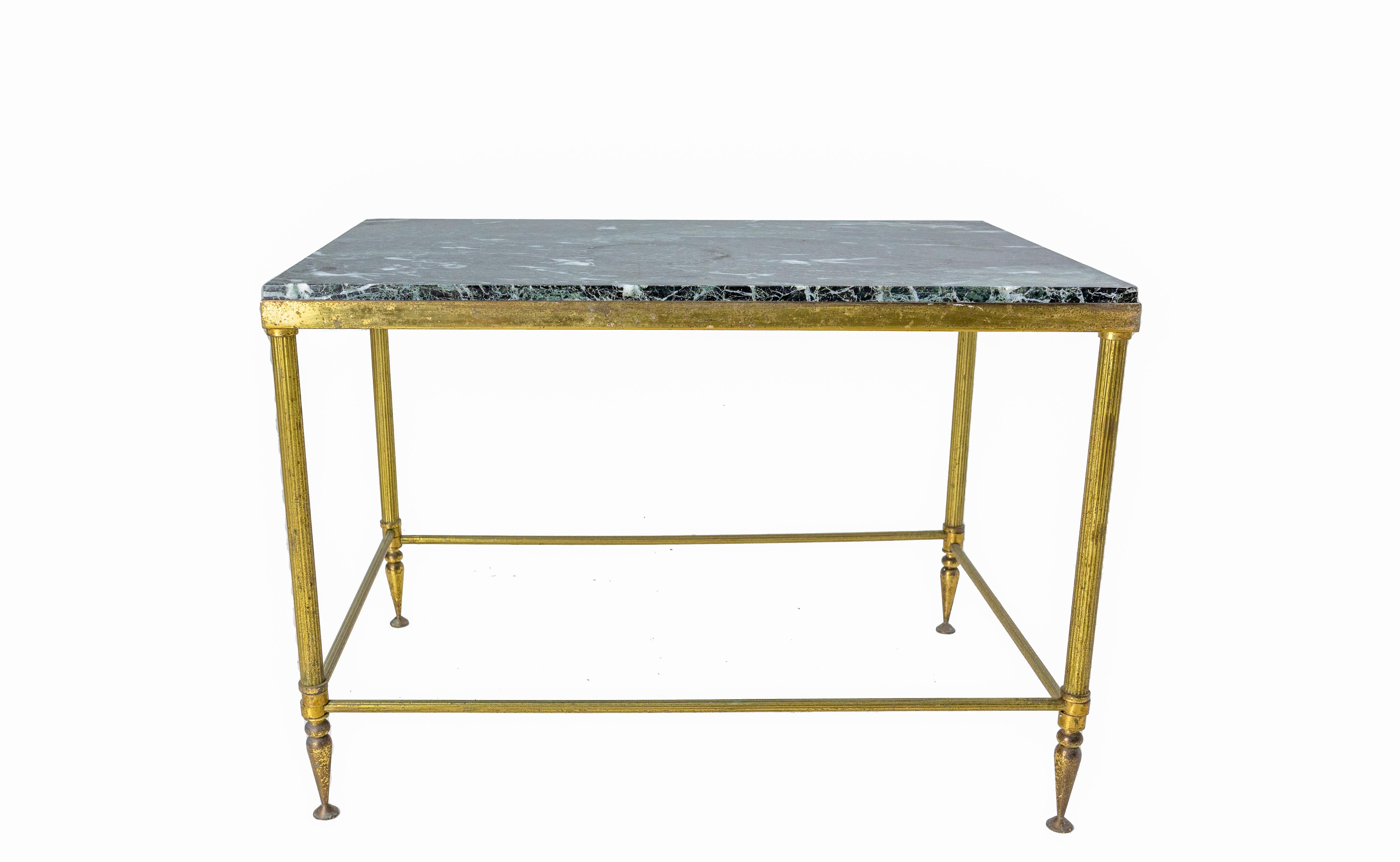 Tavolino da caffè Maison Jansen
Marmo nero originale
Base classica in ottone dorato in stile Luigi XVI
Buone condizioni vintage per la sua età, con una patina caratteristica.

Spedizione:
L60,50 P40,5 H42,5 18,5 KG.


