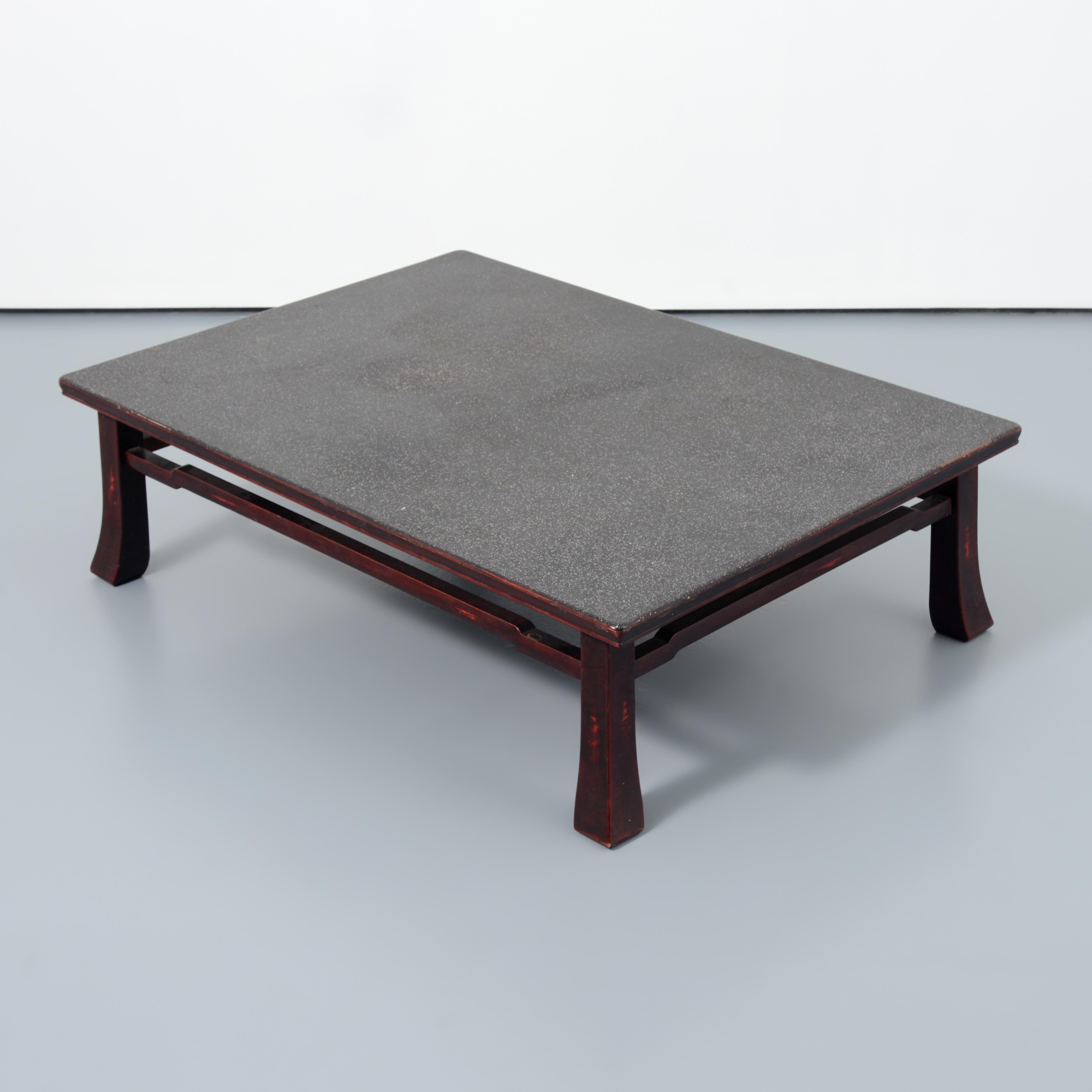 Artistics/Designer ; Fabricant : Ado Chale (belge, né en 1928), manière de
Marquage(s) ; notes : pas de marquage(s) apparent(s)
Matériaux : bois laqué, stratifié
Dimensions (H, L, P) : 12 