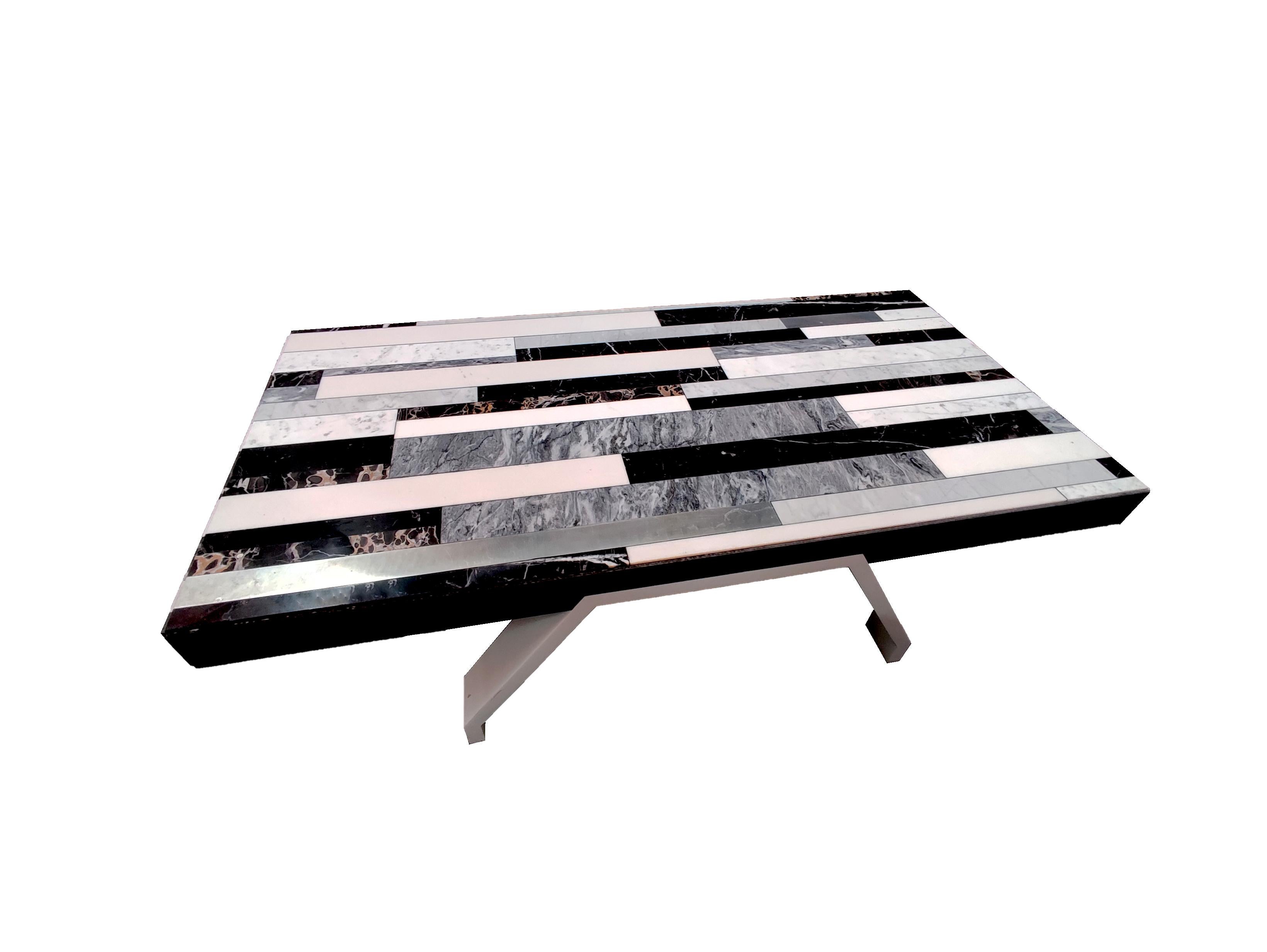 Moderne Table basse Marqueterie Noir et Blanc Marbre Portoro Krion Pieds Blancs Meddel en vente