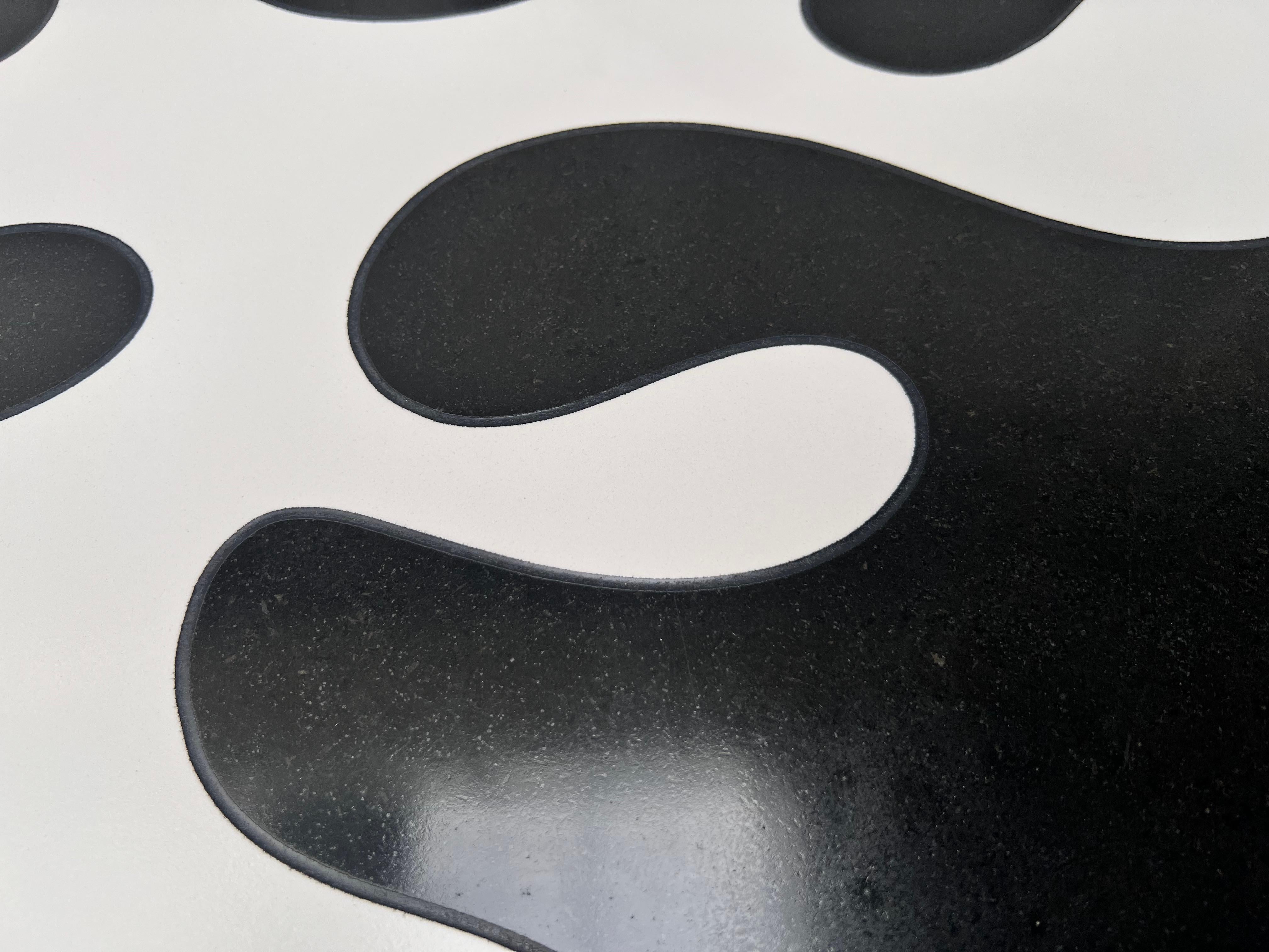 Table basse Matisse en granit noir du Zimbabwe Neuf - En vente à CHOISY-LE-ROI, FR