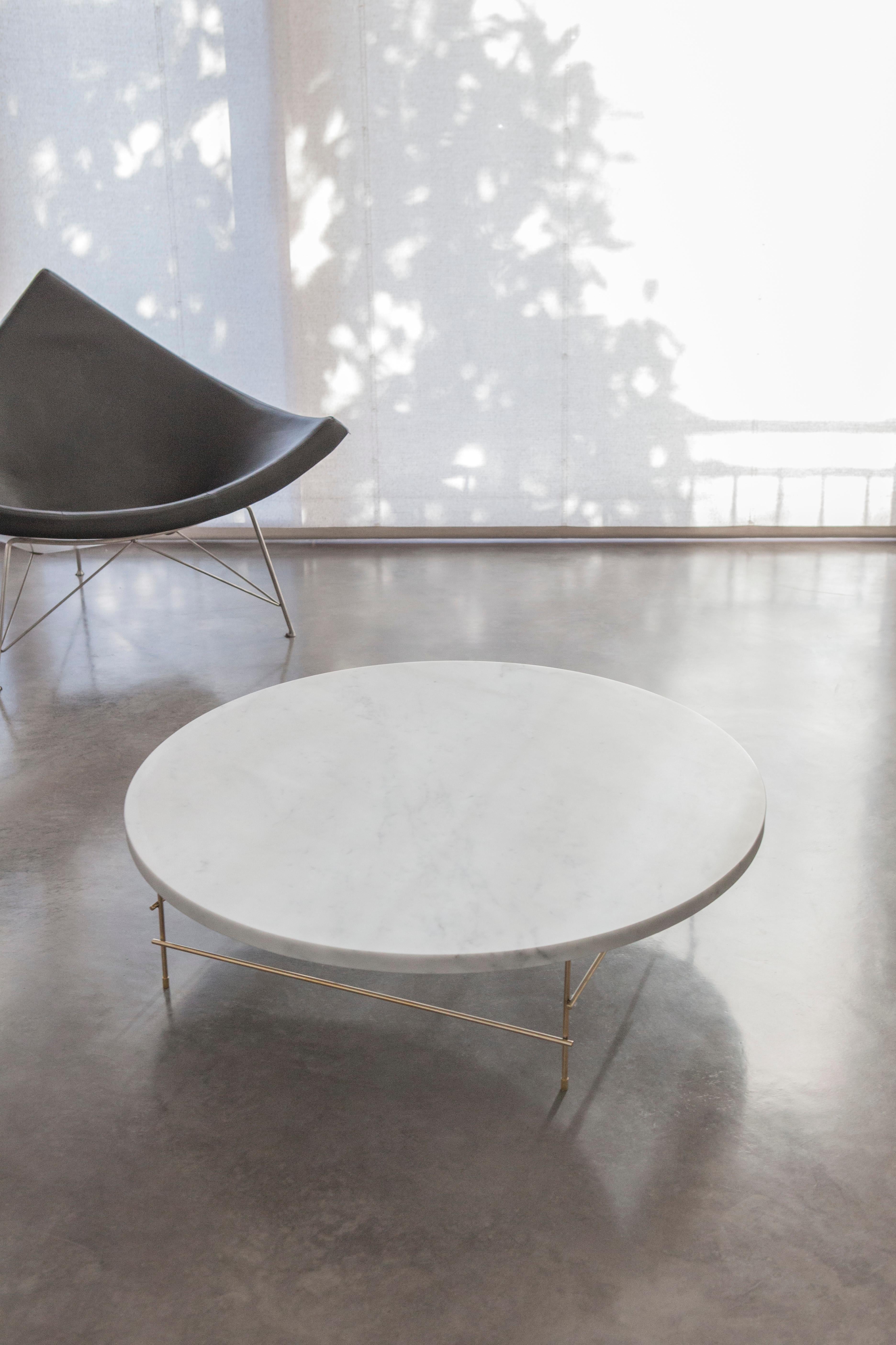 Table basse en laiton et table basse minimaliste en marbre de Carrare blanc par Aparentment Neuf - En vente à Terrassa, Catalonia