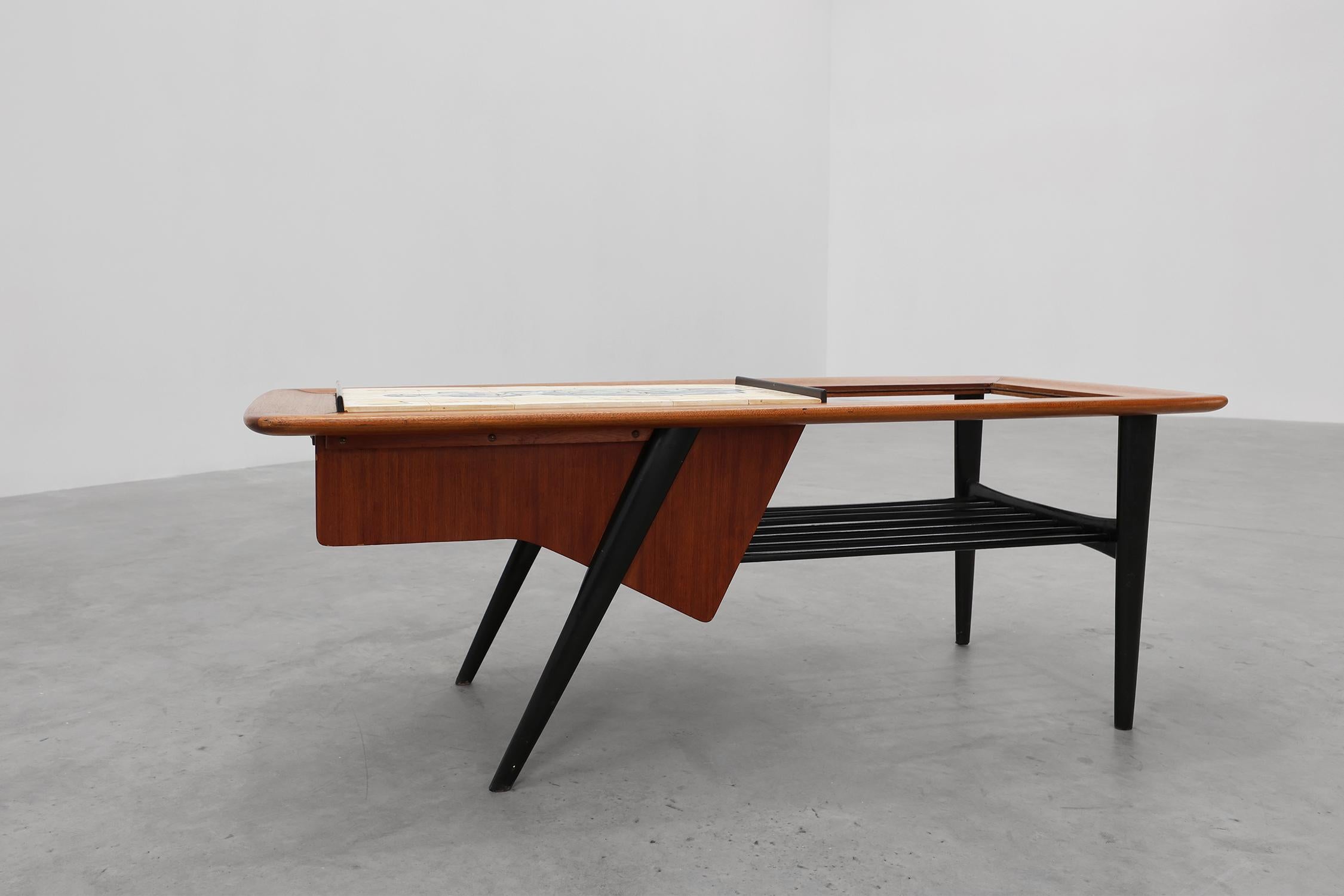 Coffee Table model 210, teak wood and ceramic, by Alfred Hendrickx, Belform en vente 3