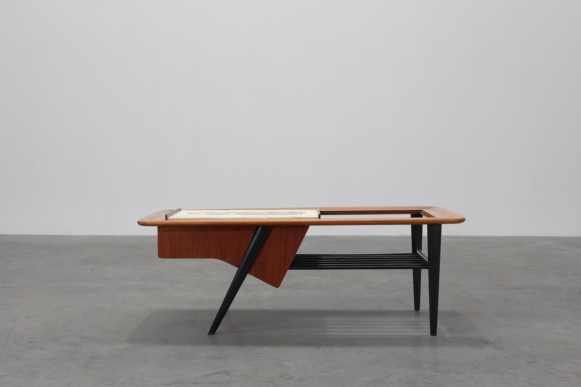 Mid-Century Modern Coffee Table model 210, teak wood and ceramic, by Alfred Hendrickx, Belform en vente