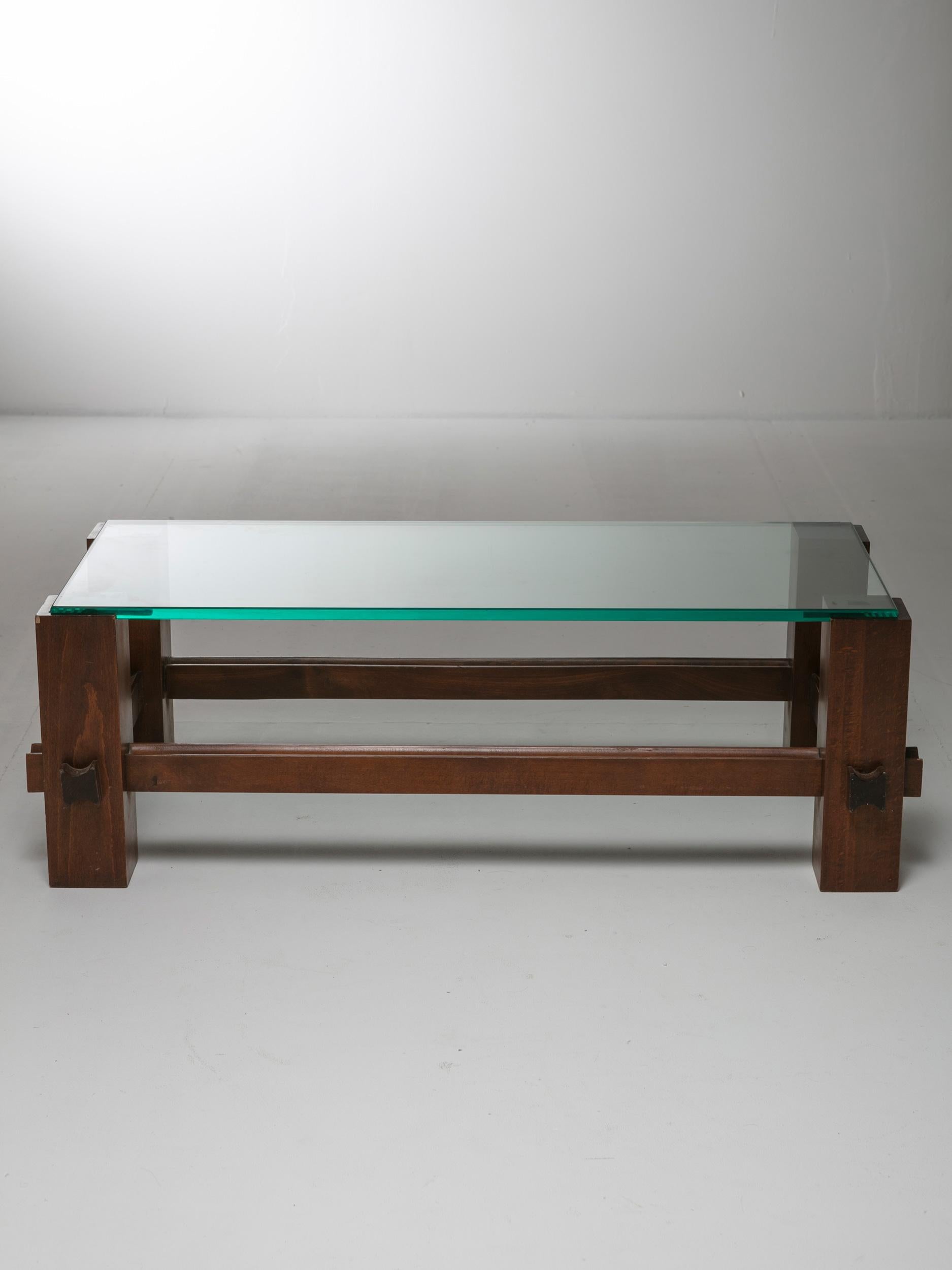 Coffee table model 2461 manufactured by Fontana Arte.
Walnut frame supporting a thick crystal top.