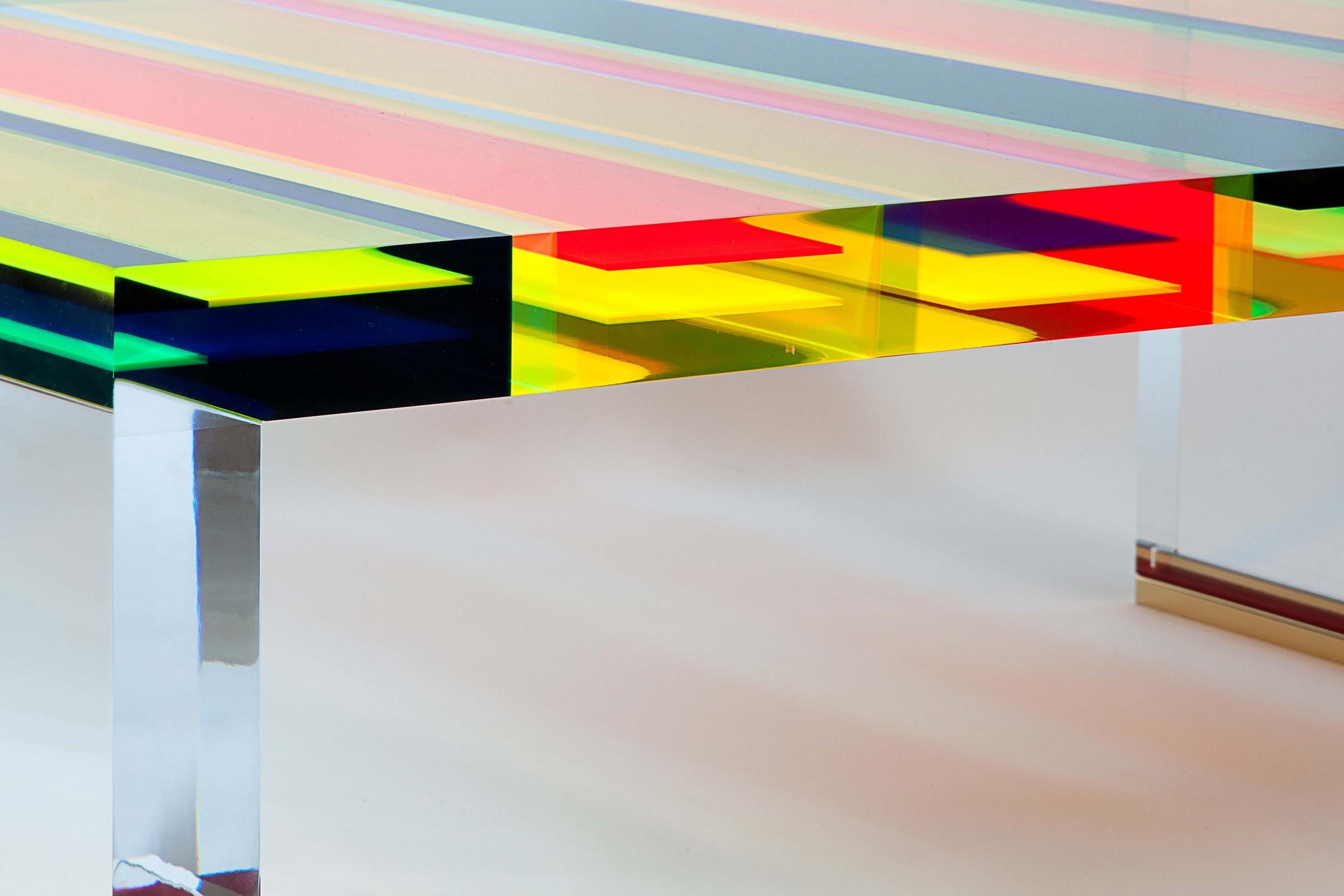DNA Couchtisch aus transparentem und farbigem Plexiglas.
Eine Reihe von Einzelstücken, die von Studio Superego für Superego Editions entworfen wurden.
 
Biografie
Superego editions wurde 2006 gegründet und führt eine konstante Forschungstätigkeit im