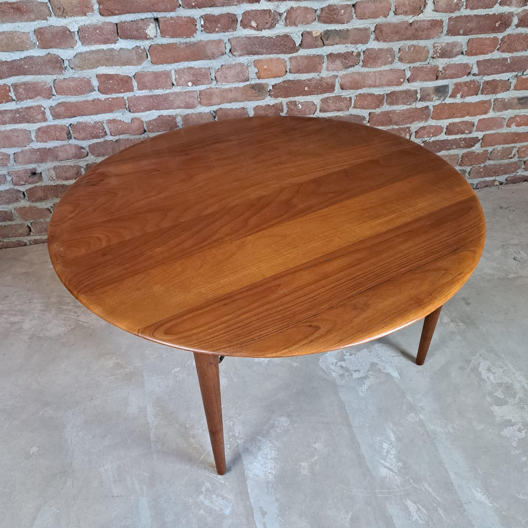 Coffee Table Model ‘FD-515’ by Peter Hvidt & Orla Mölgaard for France & Son In Good Condition In Torino, IT