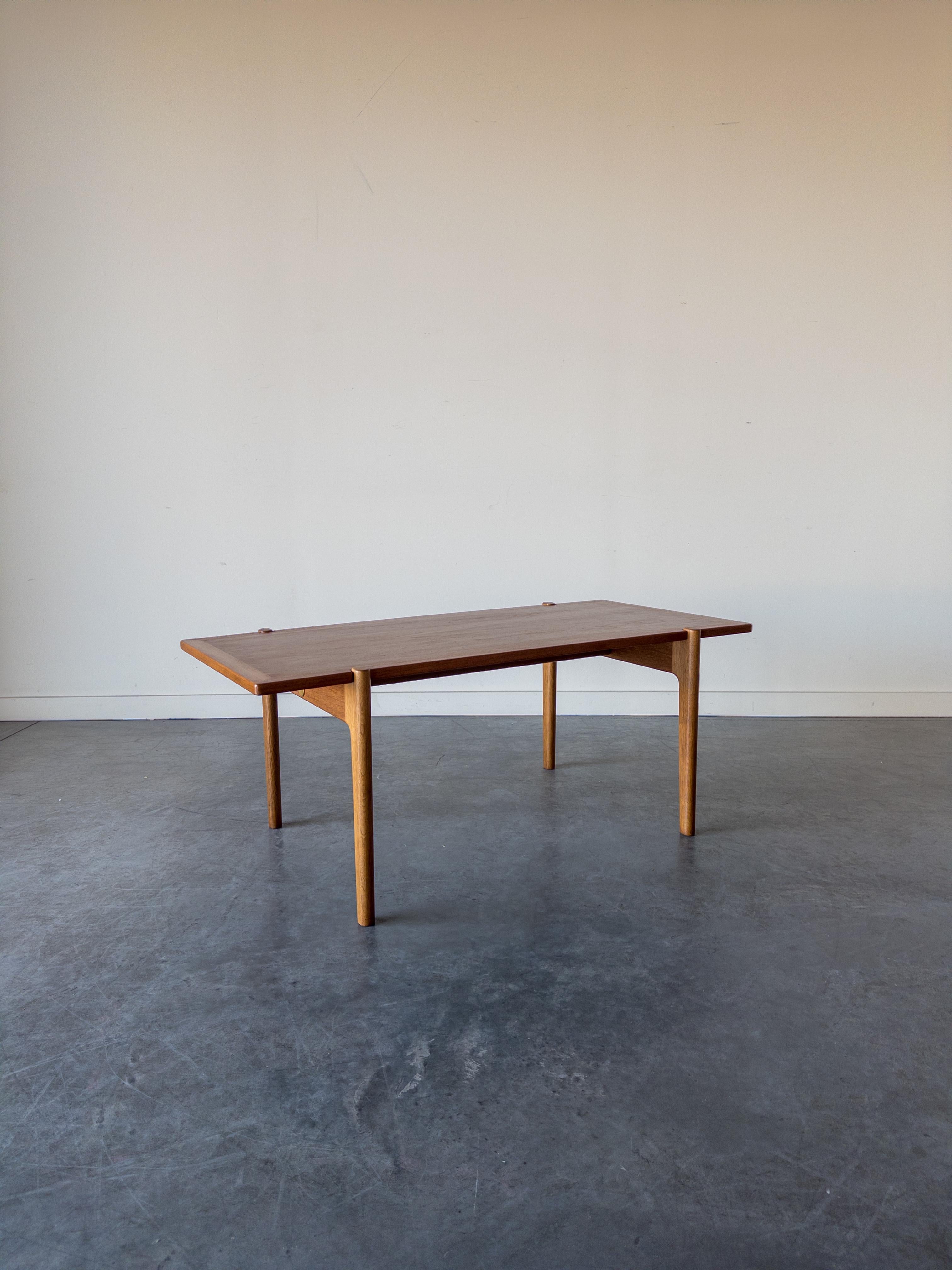Table basse modèle JH 575 de Hans J. Wegner pour Johannes Hansen en vente 1