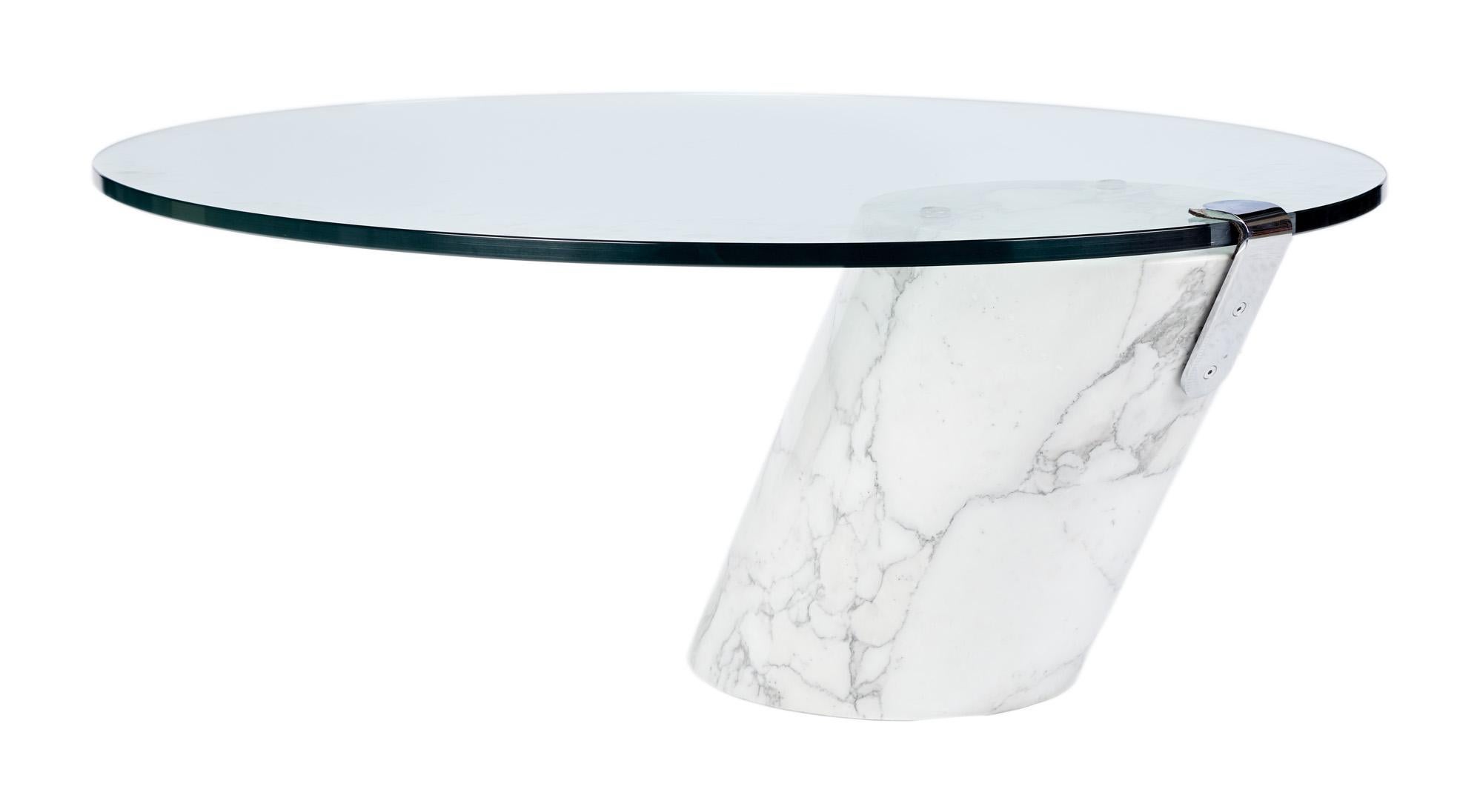 Beautiful vintage coffee table designed by Team Form for Ronald Schmitt in the 1970s.
The base of this table is made of solid marble, on which a thick oval glass top rests loosely.
The top is held in place by a metal lip that gives this table its