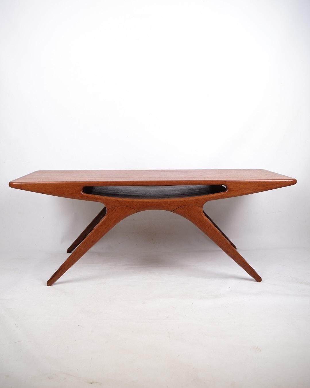 Milieu du XXe siècle Coffee Table Model 