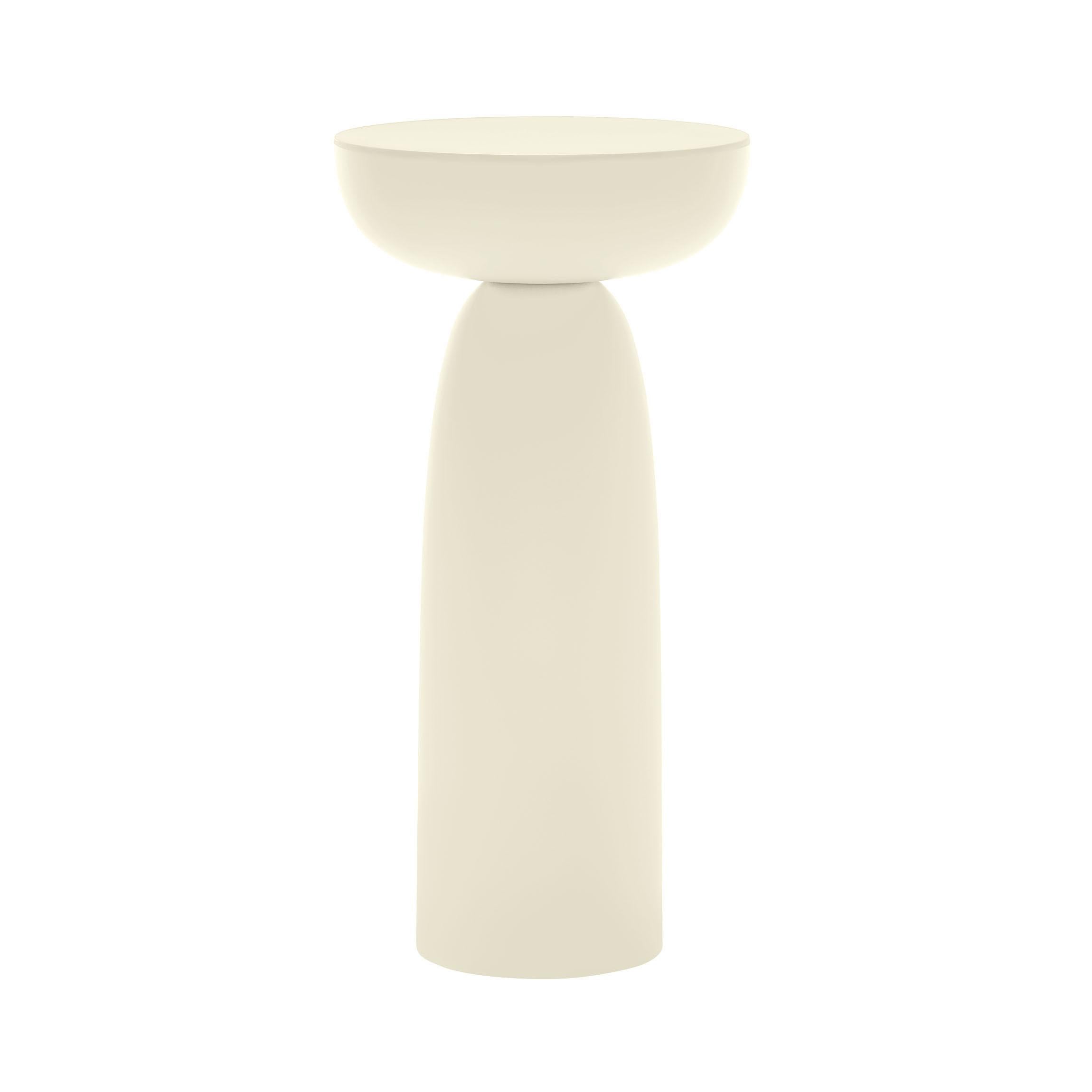 Marque : Moggu2028
Conception : Antonio Faccou2028
Modèle : Olo - Table d'appoint

Olo by Mogg, conçu par Antonio Facco, est une famille de tables d'appoint monolithiques. Cet assemblage de formes pures et solides reflète une esthétique primitive