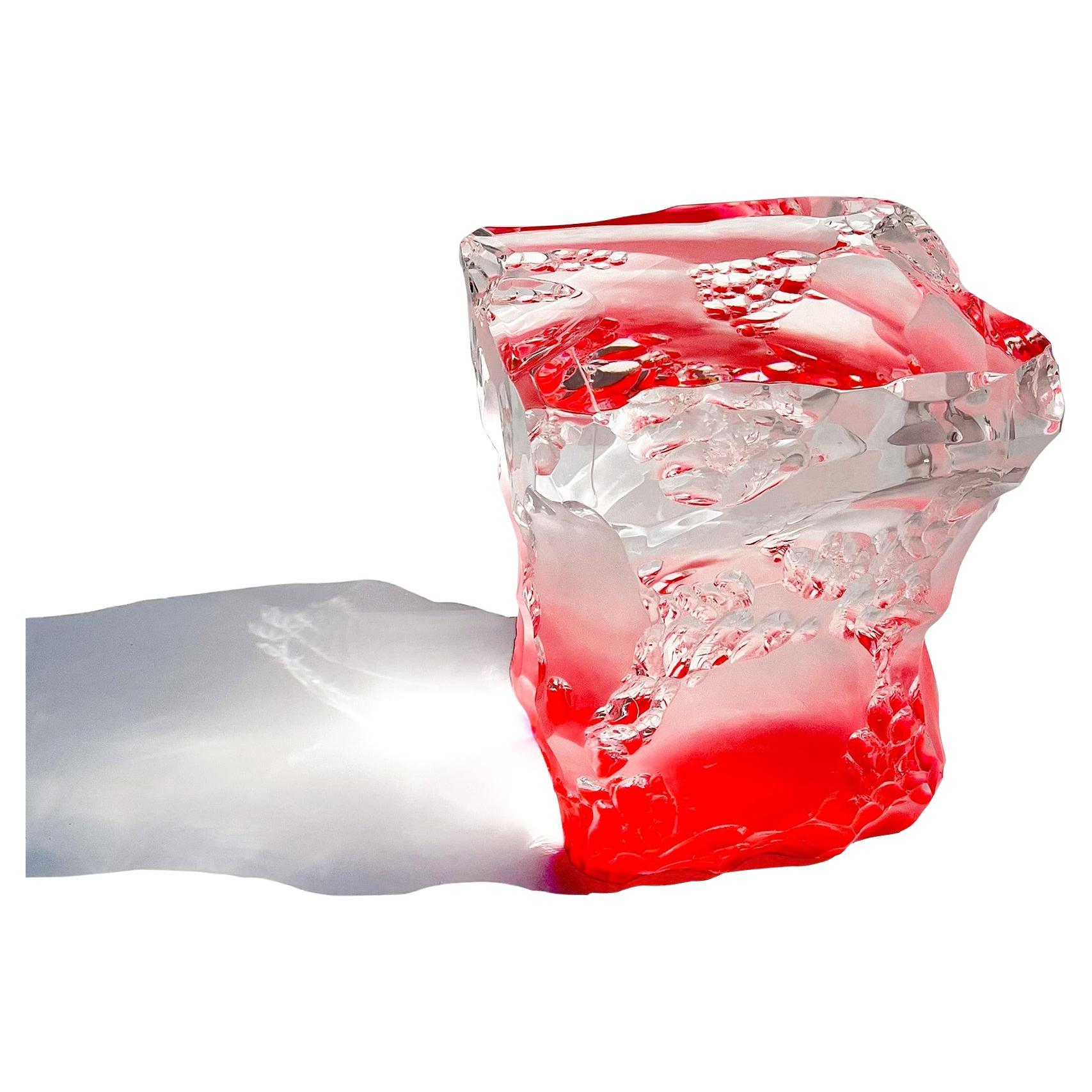 Table basse Molecula conçue par Marco Pettinari pour Superego Editions. 
Cette sculpture/table à café, réalisée à partir d'un bloc de plexiglas transparent, a été fabriquée à la main et à l'aide de machines à commande numérique. 
Couleur rouge fluo