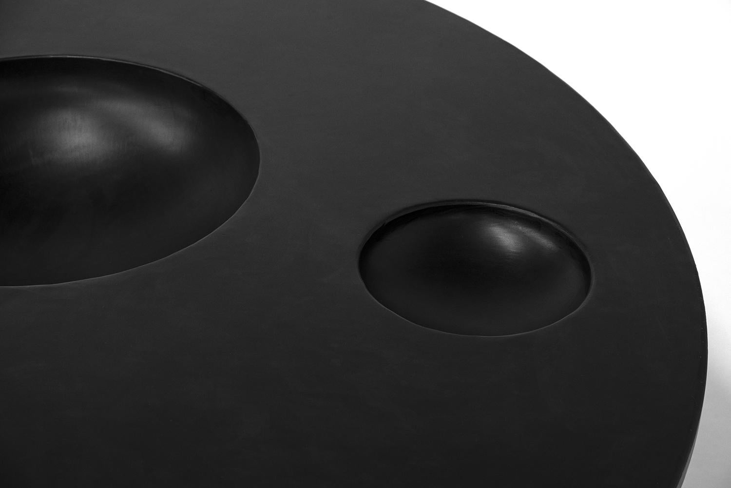 Moderne Table basse monumentale moderne faite à la main en acier noirci grand format ciré en vente