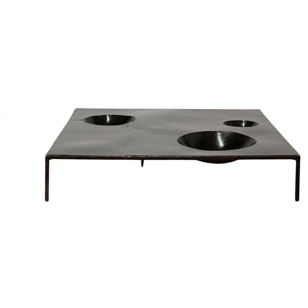 Table basse monumentale moderne en acier noirci, géométrique et faite à la main, grande taille, cirée
