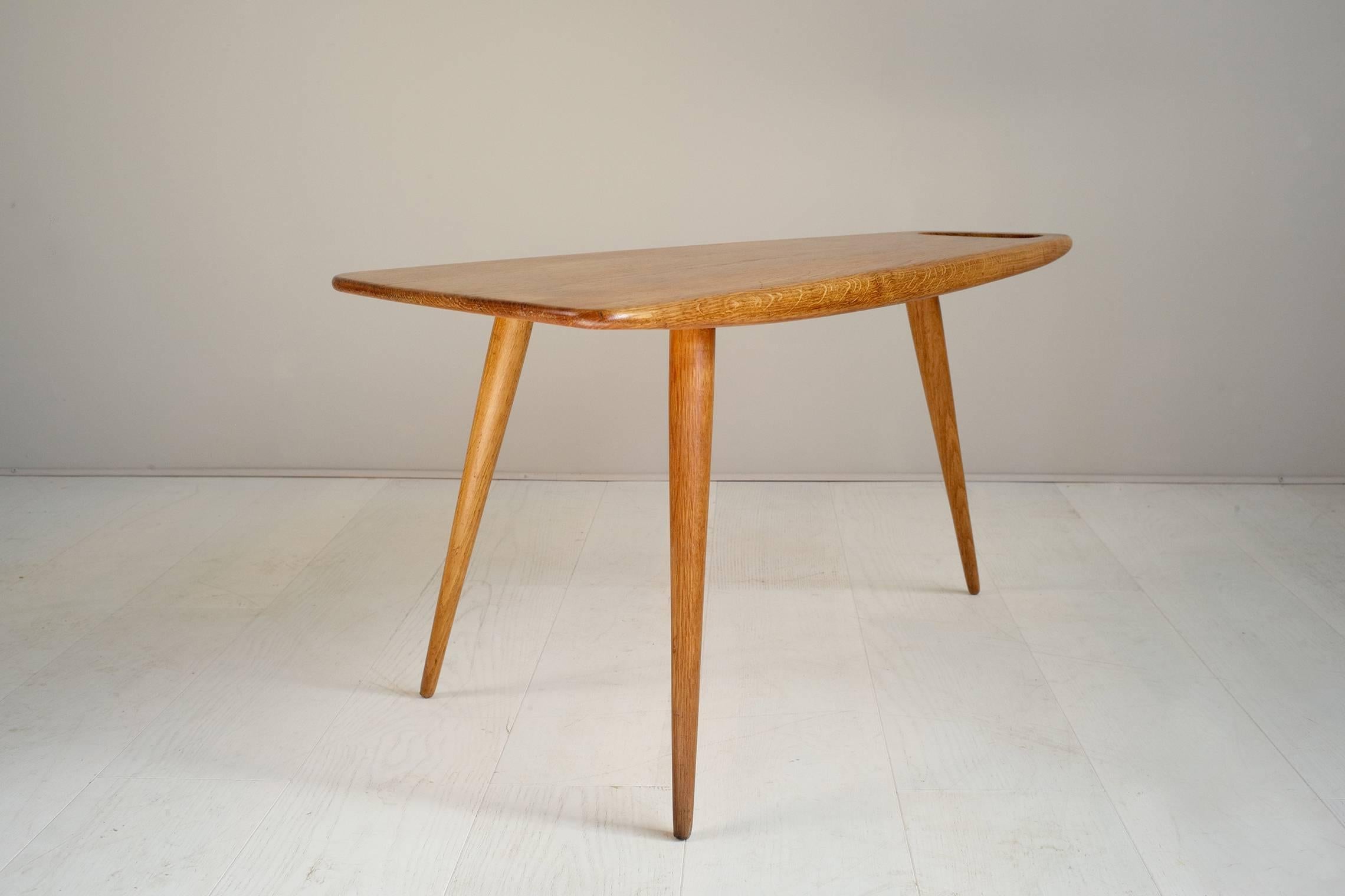 Mid-20th Century Coffee Table n ° 44 in Oak, Pierre Cruège for Forms, France, 1950