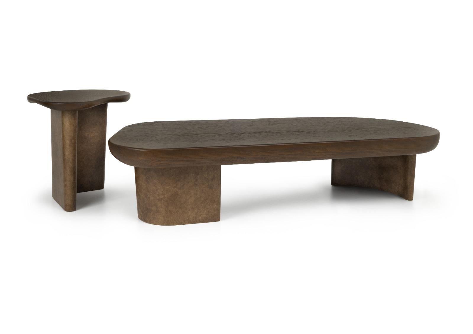 Moderne  Table basse, plateau en chêne, base en bois laqué texturé faite à la main, océan en vente