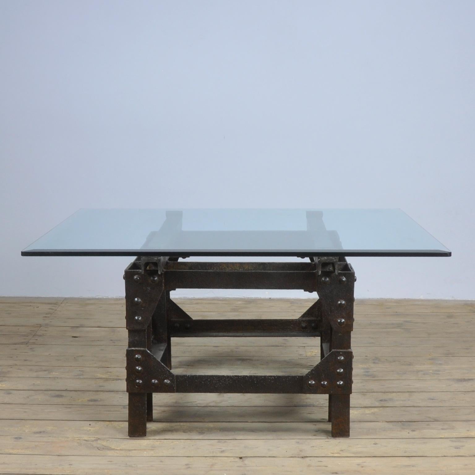 Coffee Table Of Cast Iron And Glass Top For Sale 4