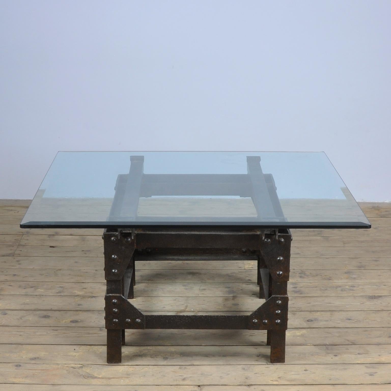 Coffee Table Of Cast Iron And Glass Top For Sale 5