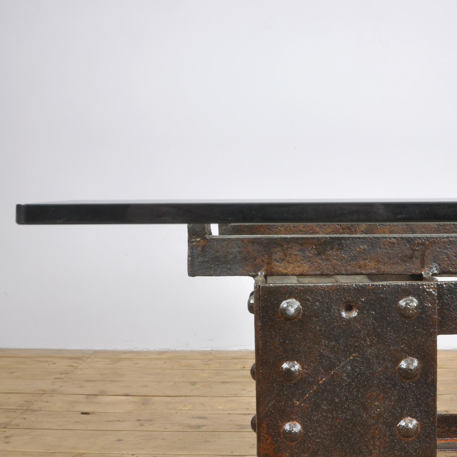Coffee Table Of Cast Iron And Glass Top In Good Condition For Sale In Amsterdam, Noord Holland