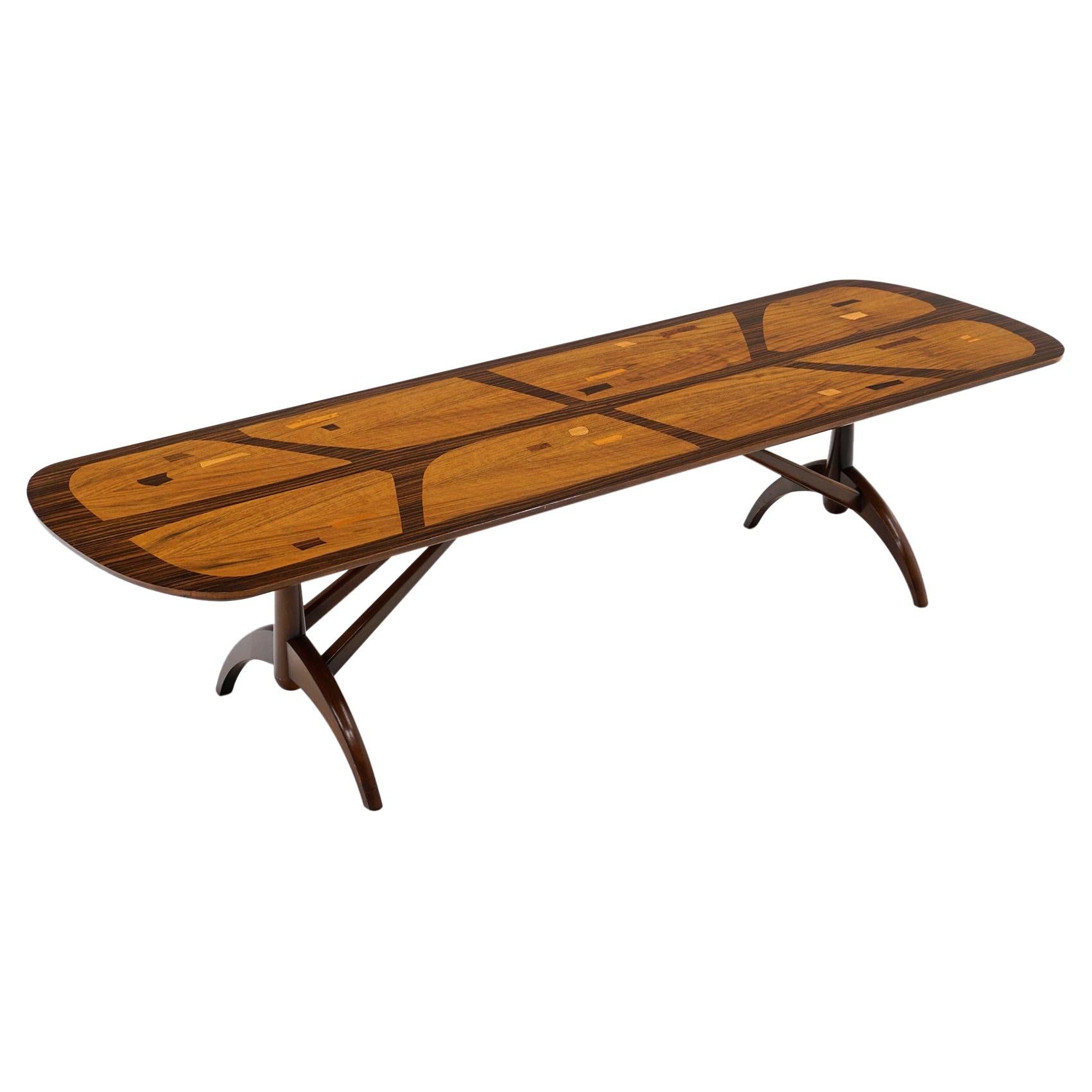 Table basse de conception en bois mixte incrusté, rectangulaire, peut-être d'origine brésilienne