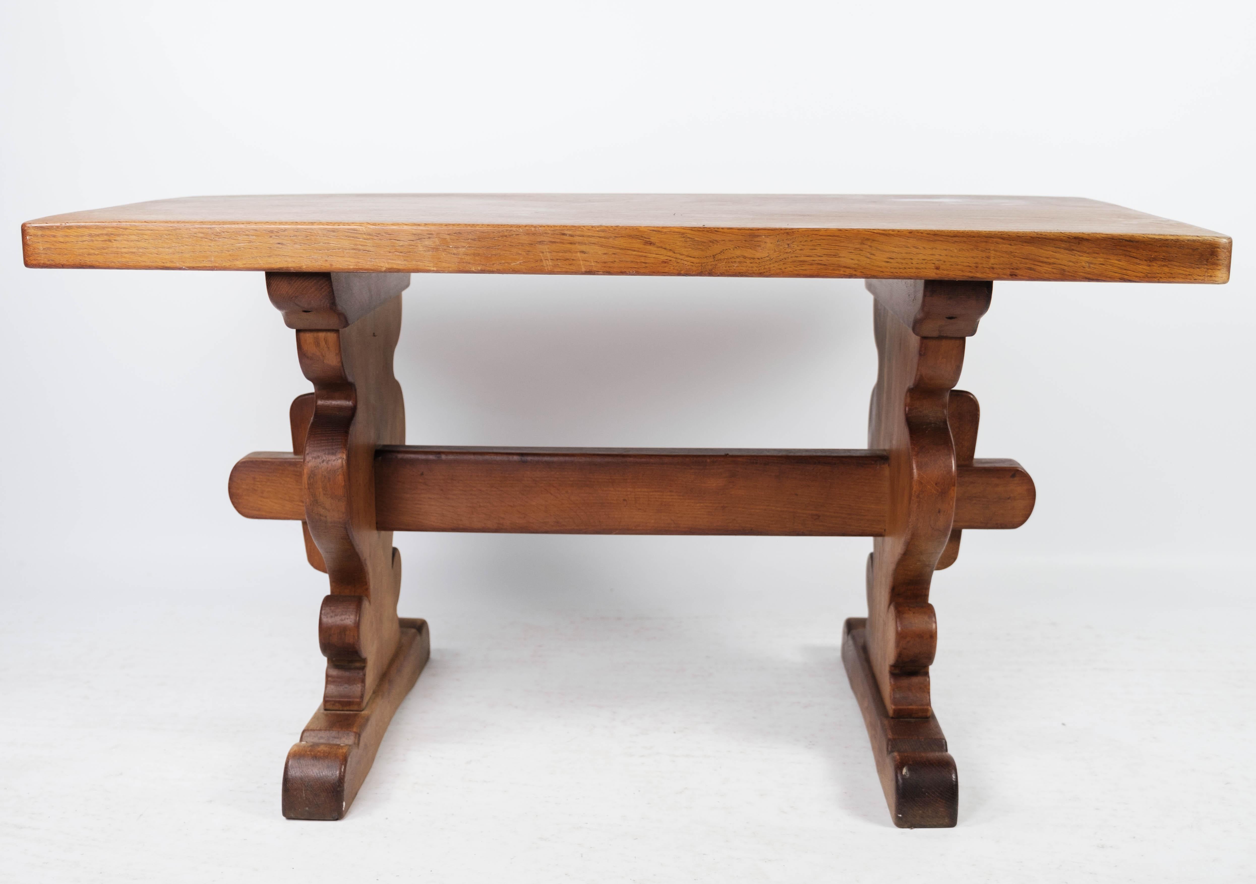 Coffee table of oak, and in great vintage condition from the 1970s.
 