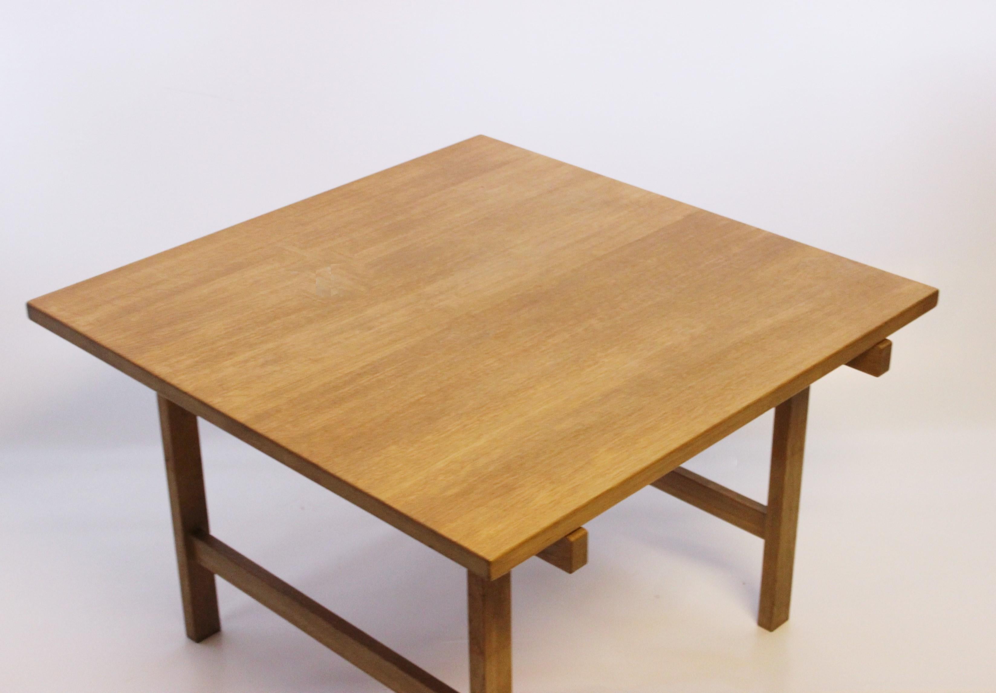 Table basse en chêne conçue par Hans J. Wegner et PP Furniture, années 1960 Bon état - En vente à Lejre, DK