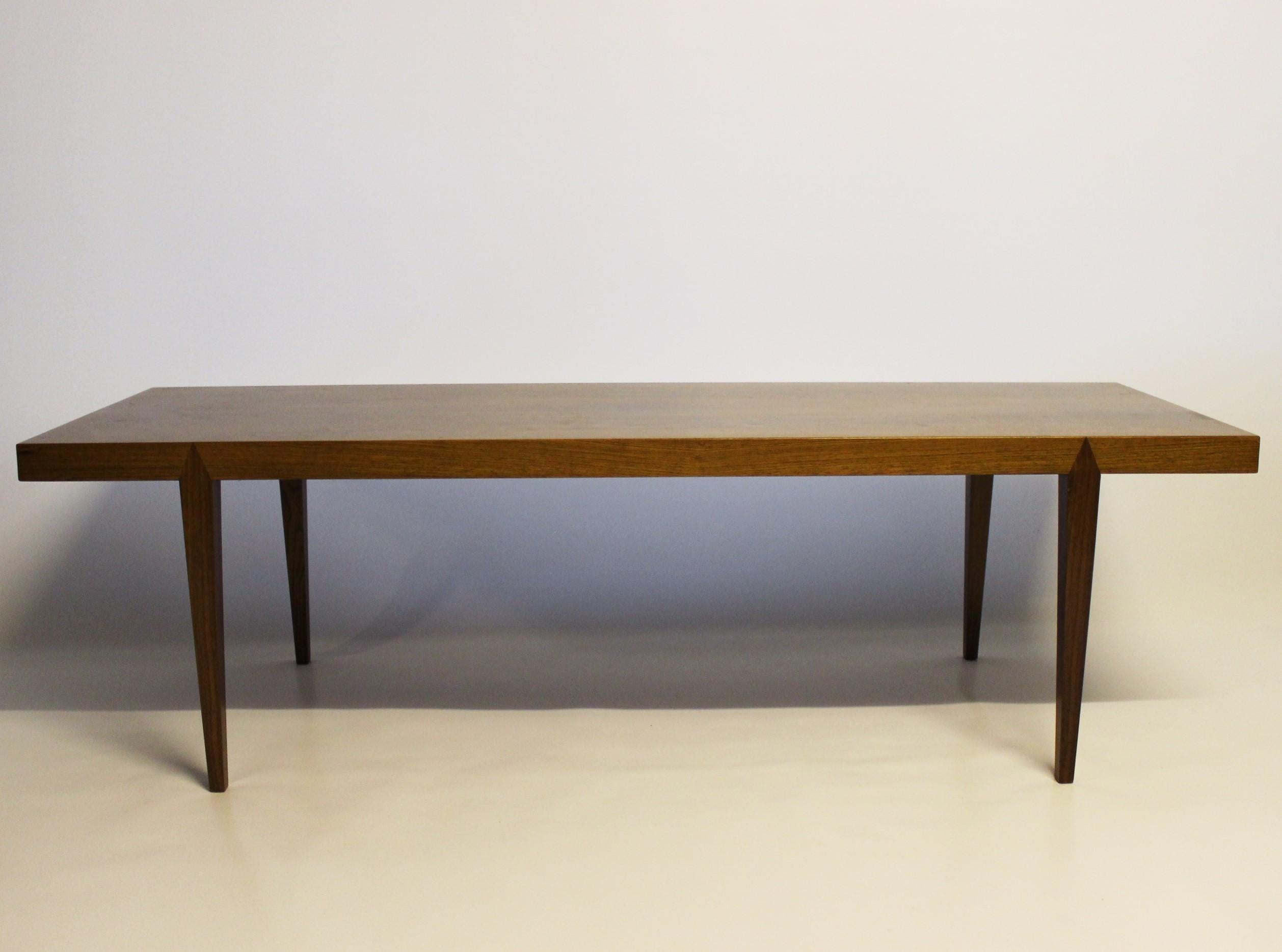 Coffee table of rosewood designed by Severin Hansen and manufactured by Haslev in the 1960s. The table is in great vintage condition.