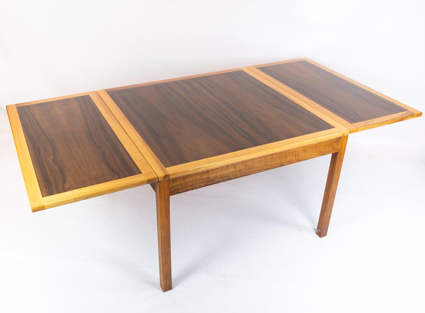 Coffee table of rosewood with extensions, designed by Børge Mogensen from the 1960s. The table is in great vintage condition.
 