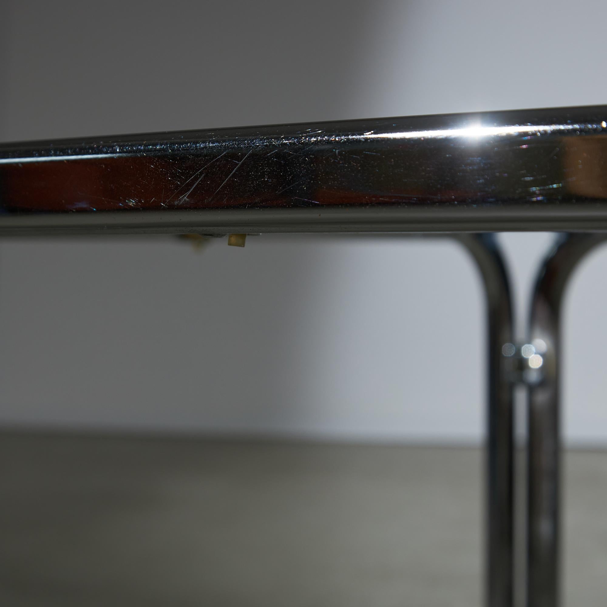 Couchtisch auf geschwungenen Chrombeinen 5