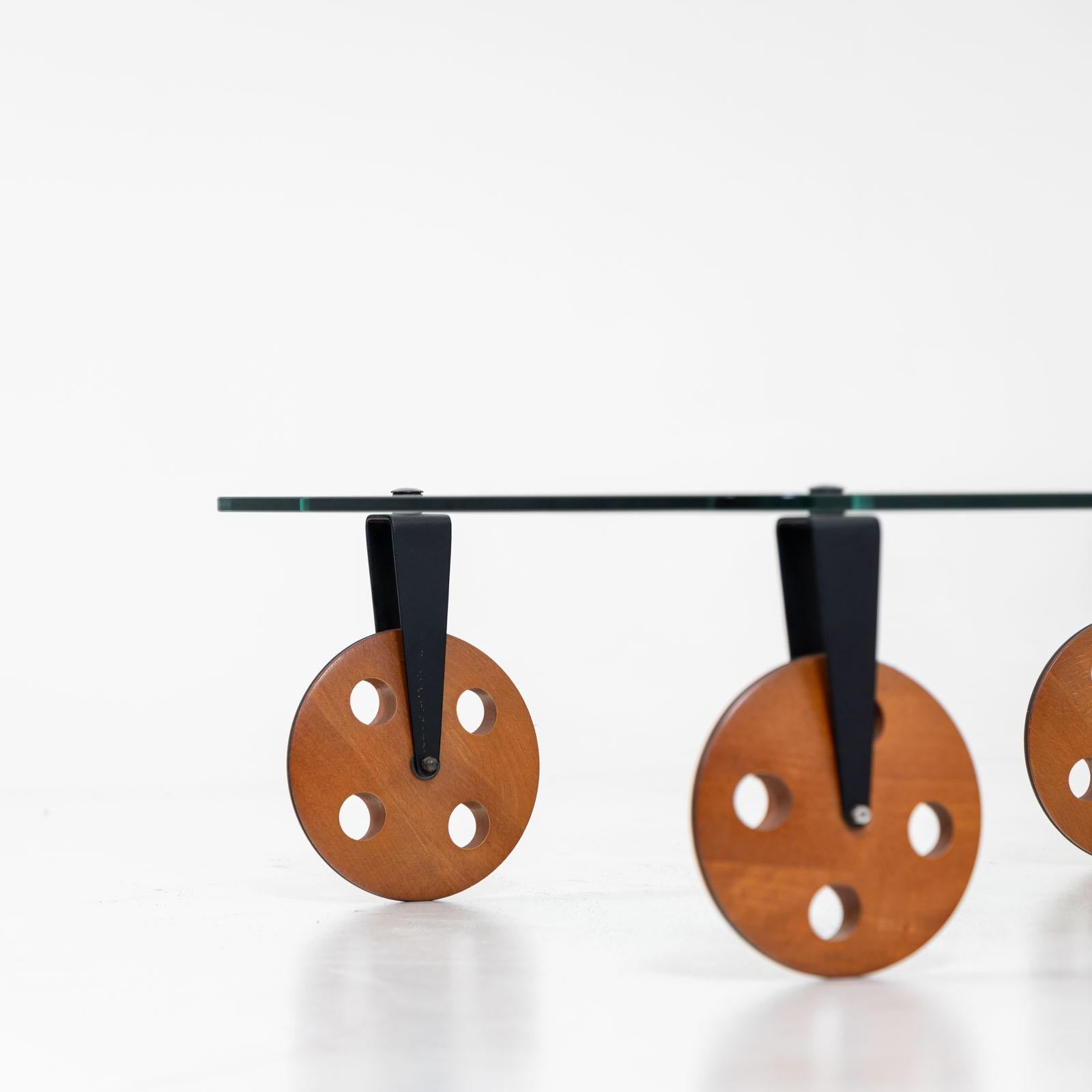 Table basse sur roues dans le style de Gae Aulenti, Italie, milieu du 20e siècle Bon état - En vente à Greding, DE