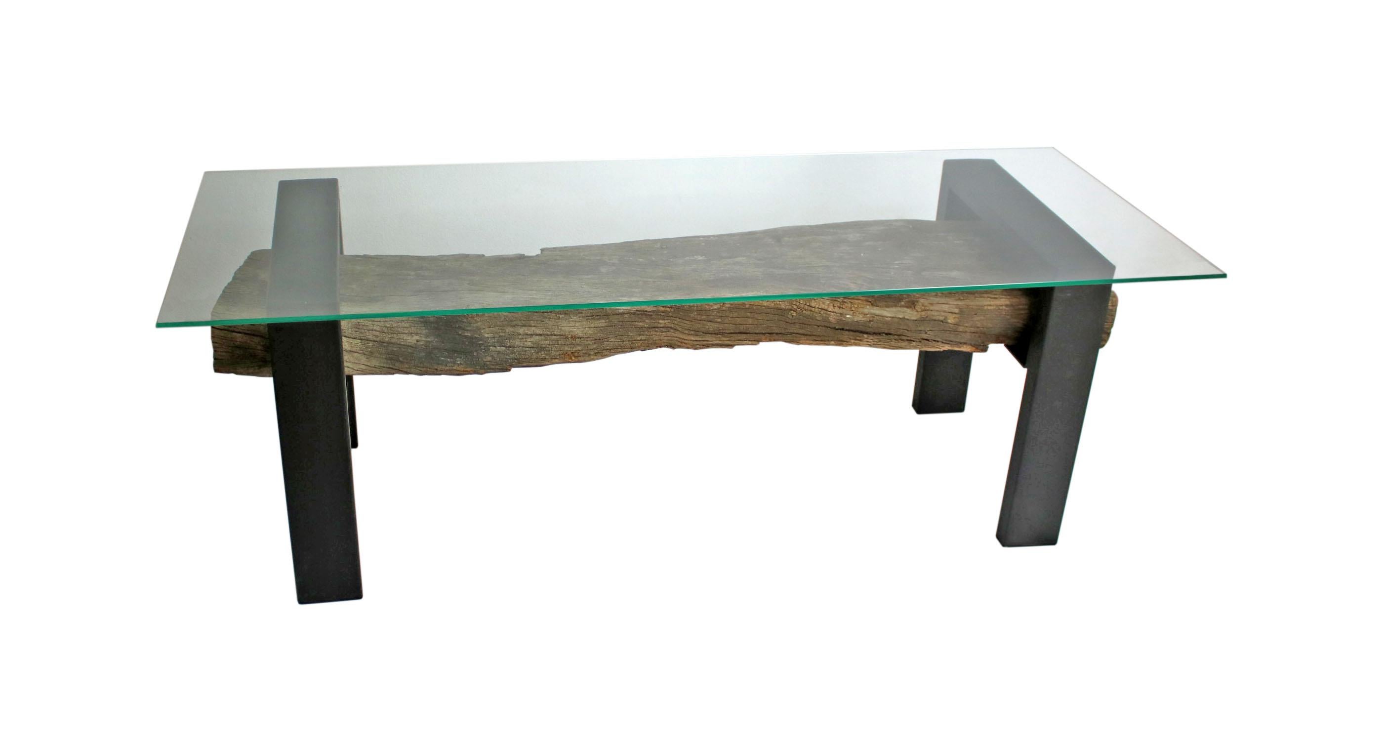Organique Table basse  - Exemplaire unique, fabriqué à partir d'une bûche de bois et de métal en vente