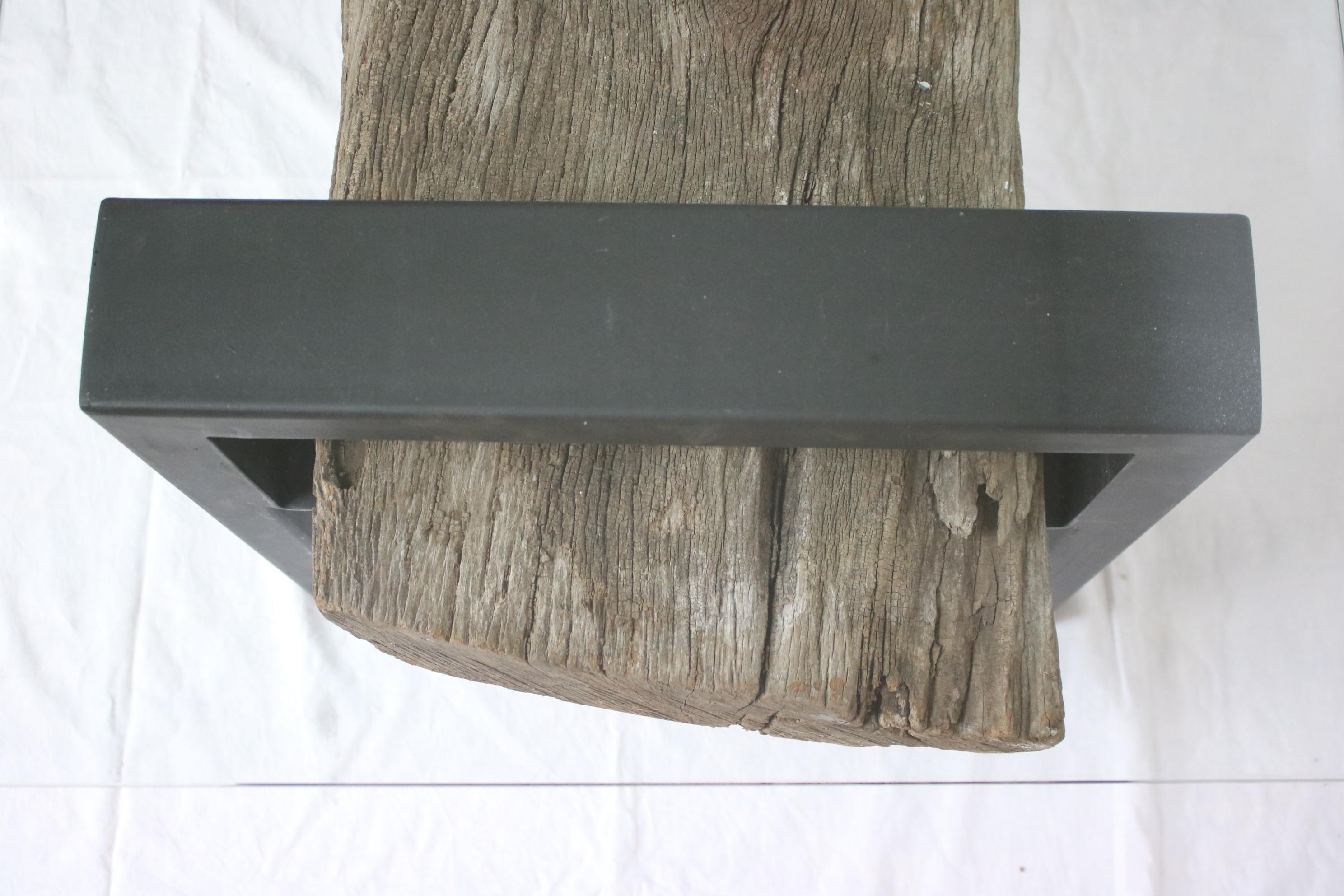 Table basse  - Exemplaire unique, fabriqué à partir d'une bûche de bois et de métal Excellent état - En vente à Lučenec, SK