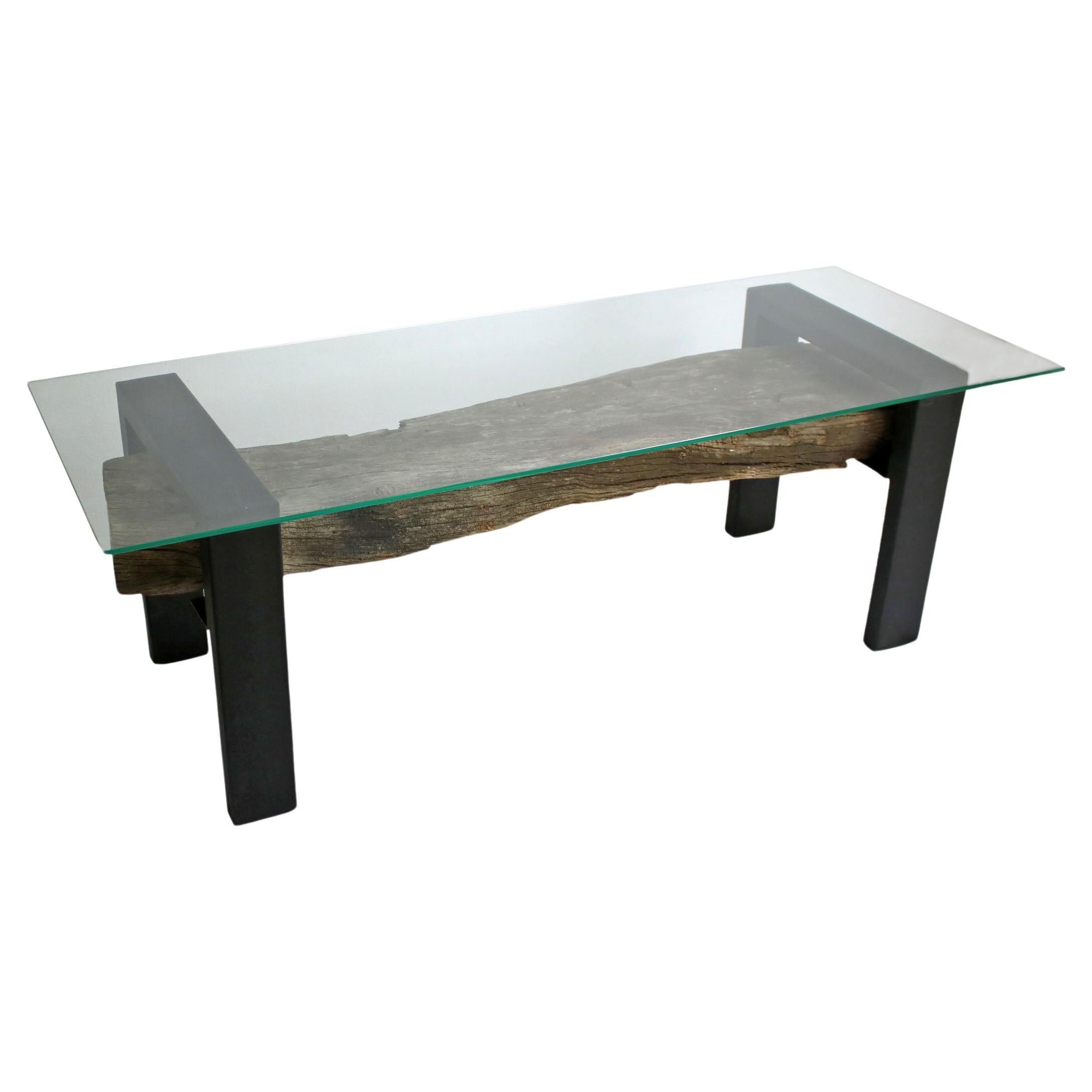Table basse  - Exemplaire unique, fabriqué à partir d'une bûche de bois et de métal en vente