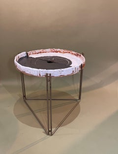 Table basse 'or Side' Ceramic Top & S Steel par Hannelore Freer et Filipe Ramos