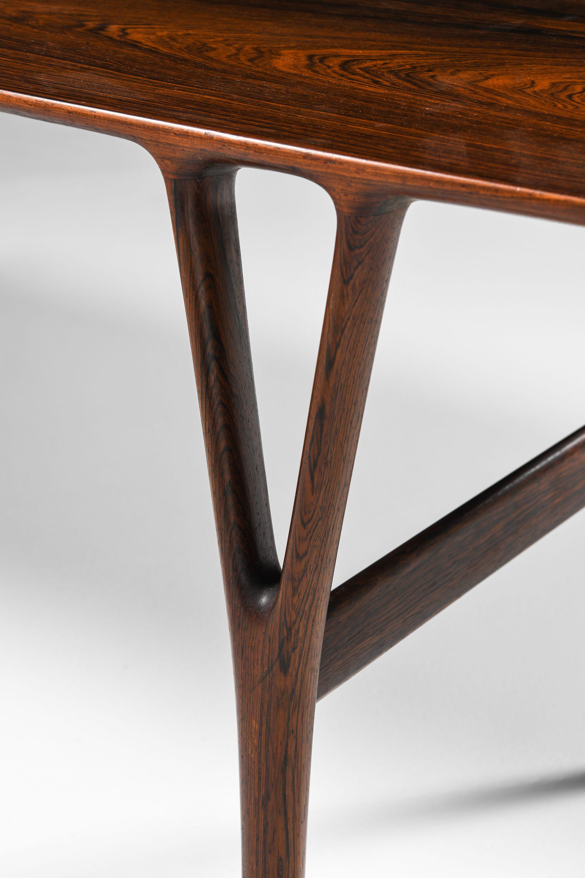 Table basse ou table d'appoint en bois de rose par Helge Vestergaard Jensen en vente 3