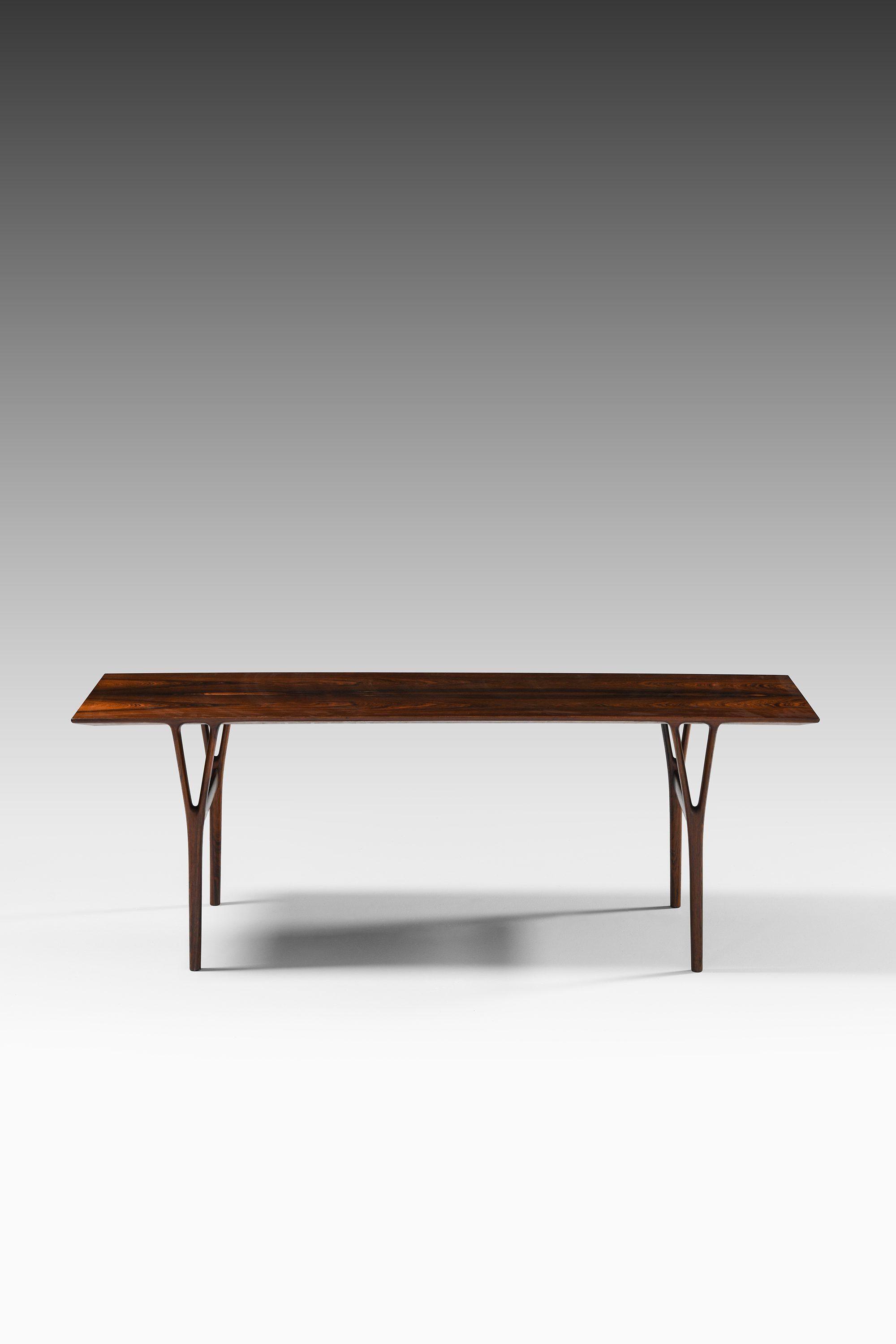 Danois Table basse ou table d'appoint en bois de rose par Helge Vestergaard Jensen en vente