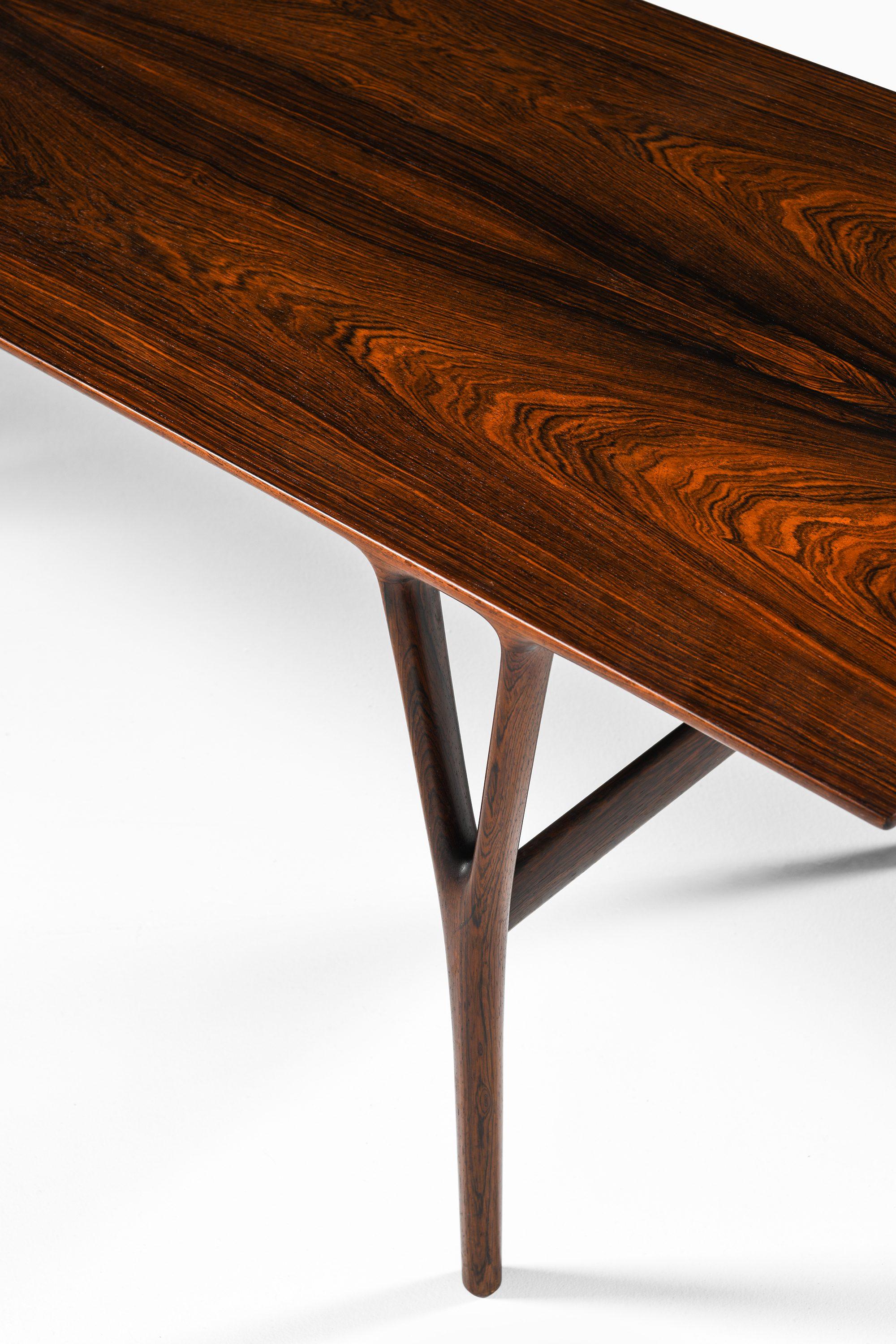 Bois de rose Table basse ou table d'appoint en bois de rose par Helge Vestergaard Jensen en vente