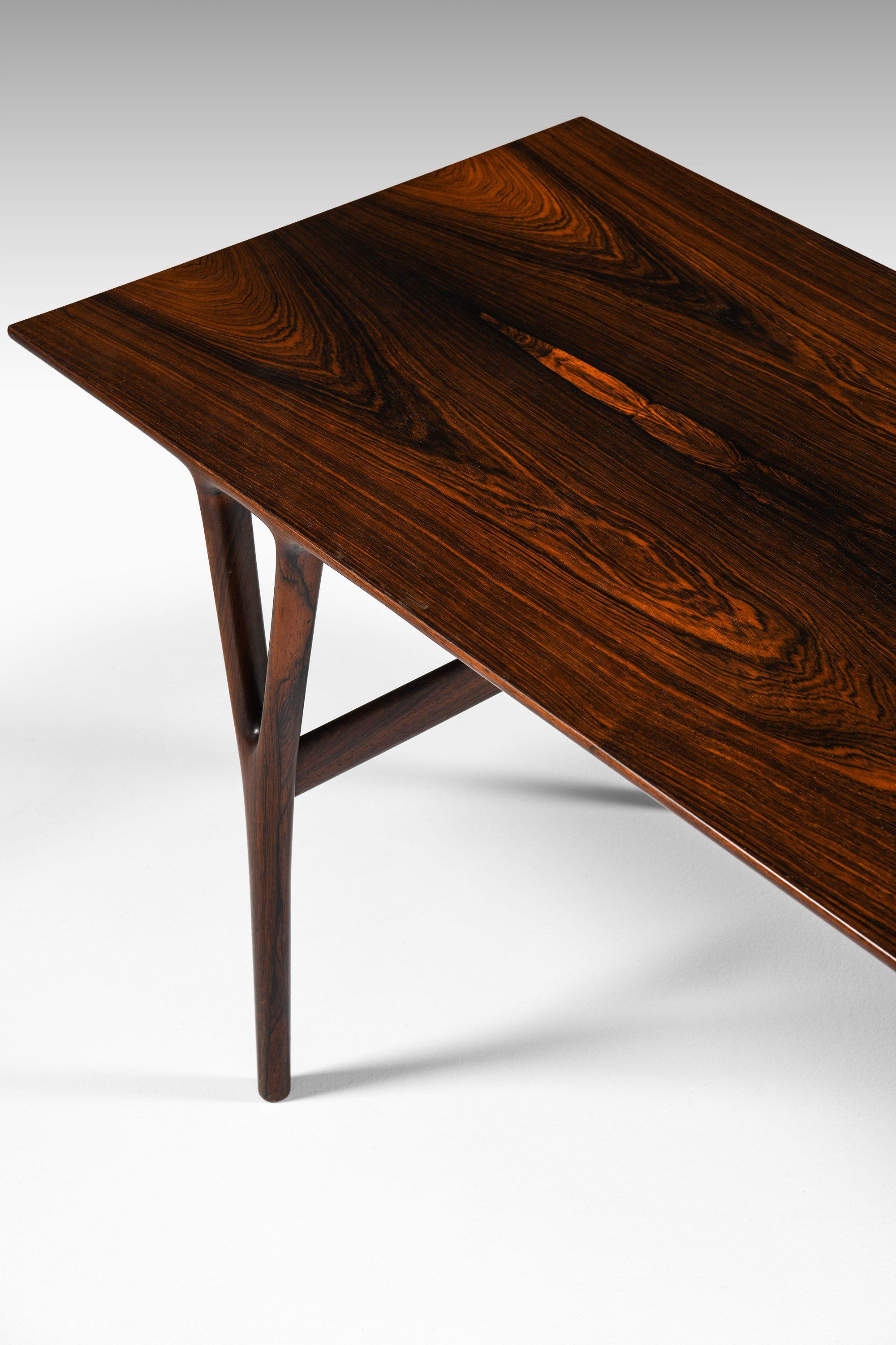 Table basse ou table d'appoint en bois de rose par Helge Vestergaard Jensen en vente 1