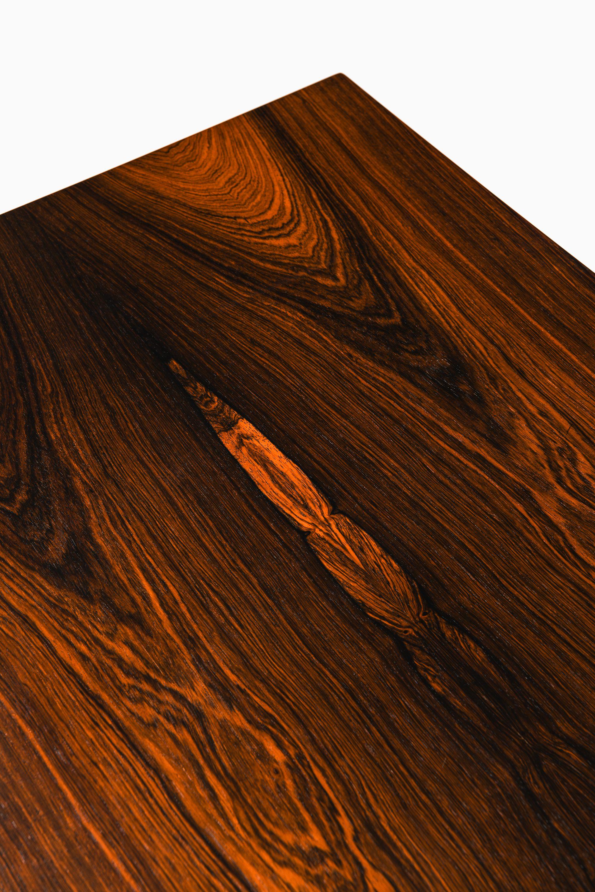 Table basse ou table d'appoint en bois de rose par Helge Vestergaard Jensen en vente 2