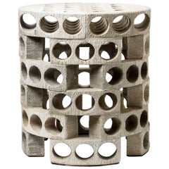 Mesa de centro o taburete con decoración de esmalte gris y blanco de Maarten Stuer